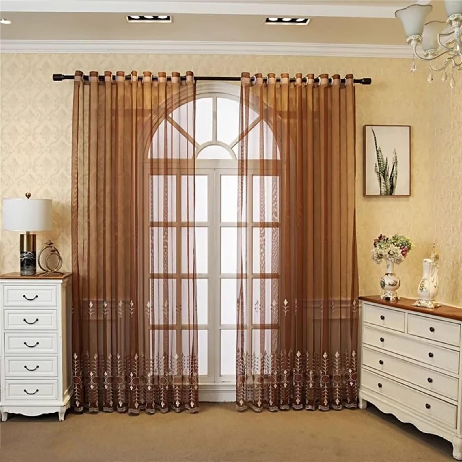Rideaux bruns arbres brodés pour une chambre parentale cosy