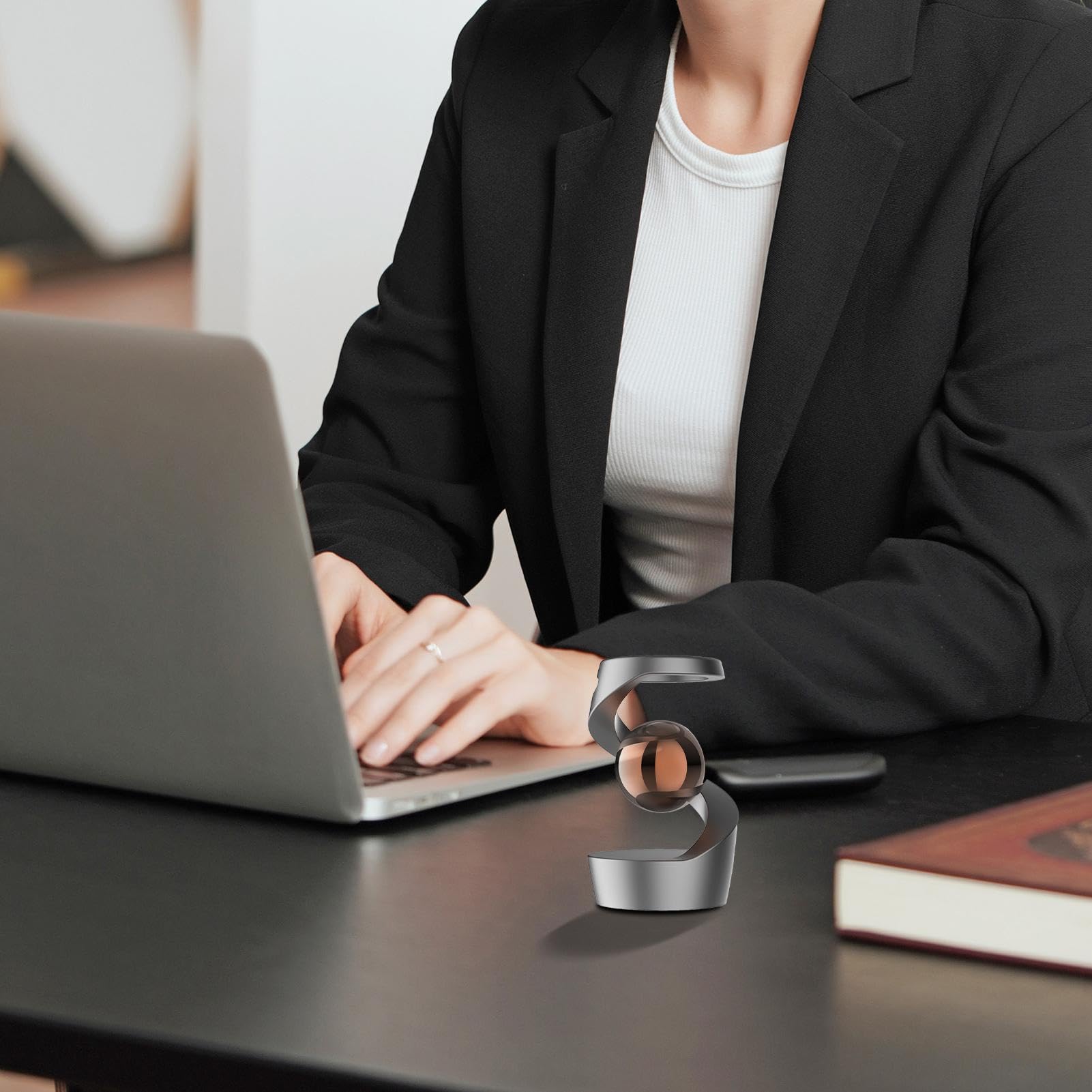 Jouet de Bureau Cinétique Défiant la Gravité - Gyroscope Suspendu Anti-Stress pour Augmenter l'Efficacité du Travail (Noir