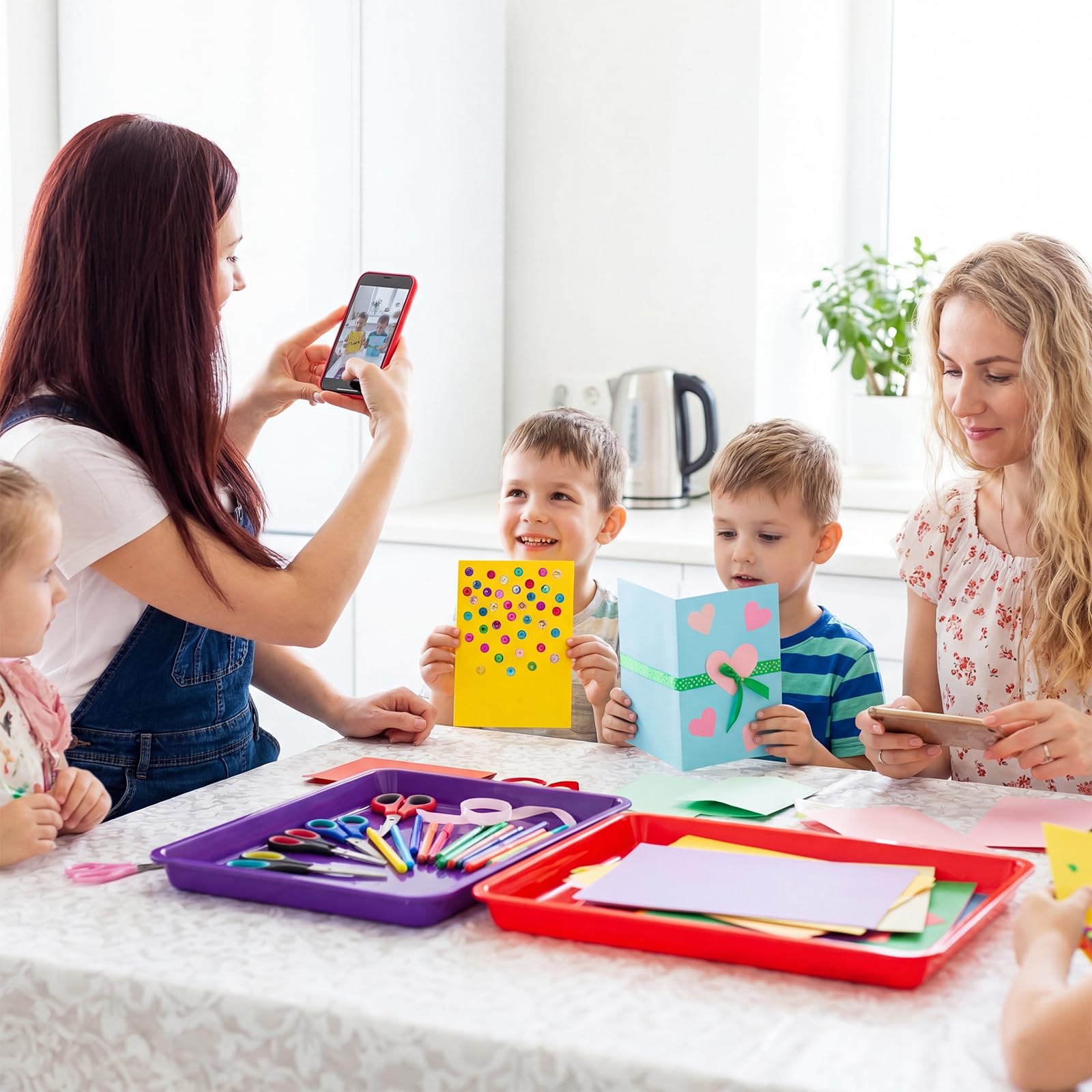 Maitys Flache Kunststoff-Tabletts, 40 x 30 cm, sensorische Aufbewahrung, Papierablage, stapelbar, Klassenzimmer, für Büro, Zuhause, Organizer, Bastelbedarf, 15 Stück (lebendige Farben)