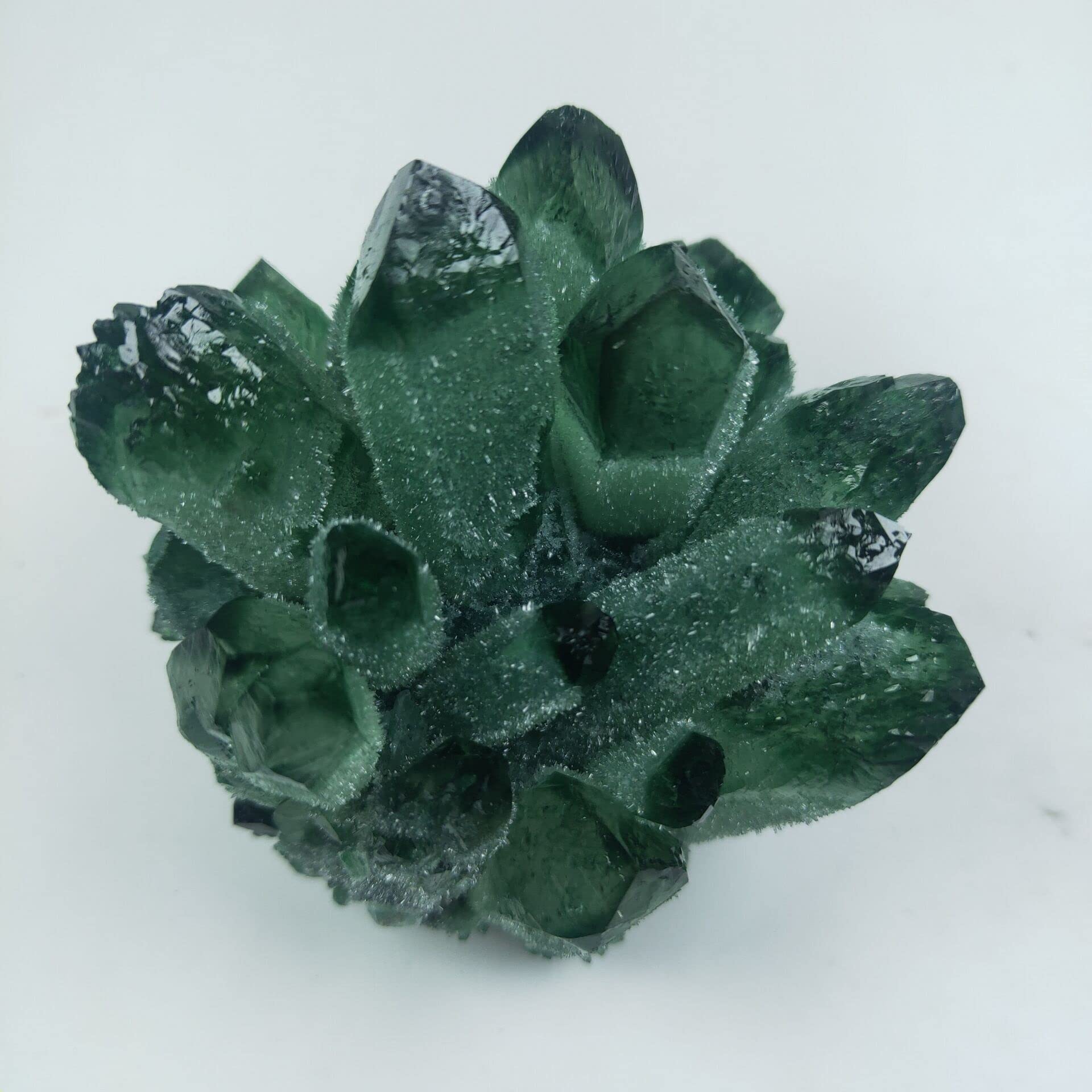 Cristal naturel brut Décoration de la maison 300-400g Grappe de cristaux de quartz vert naturel Cristaux de guérison Spécimen de pierres précieuses brutes for la décoration de la maison et du bureau P