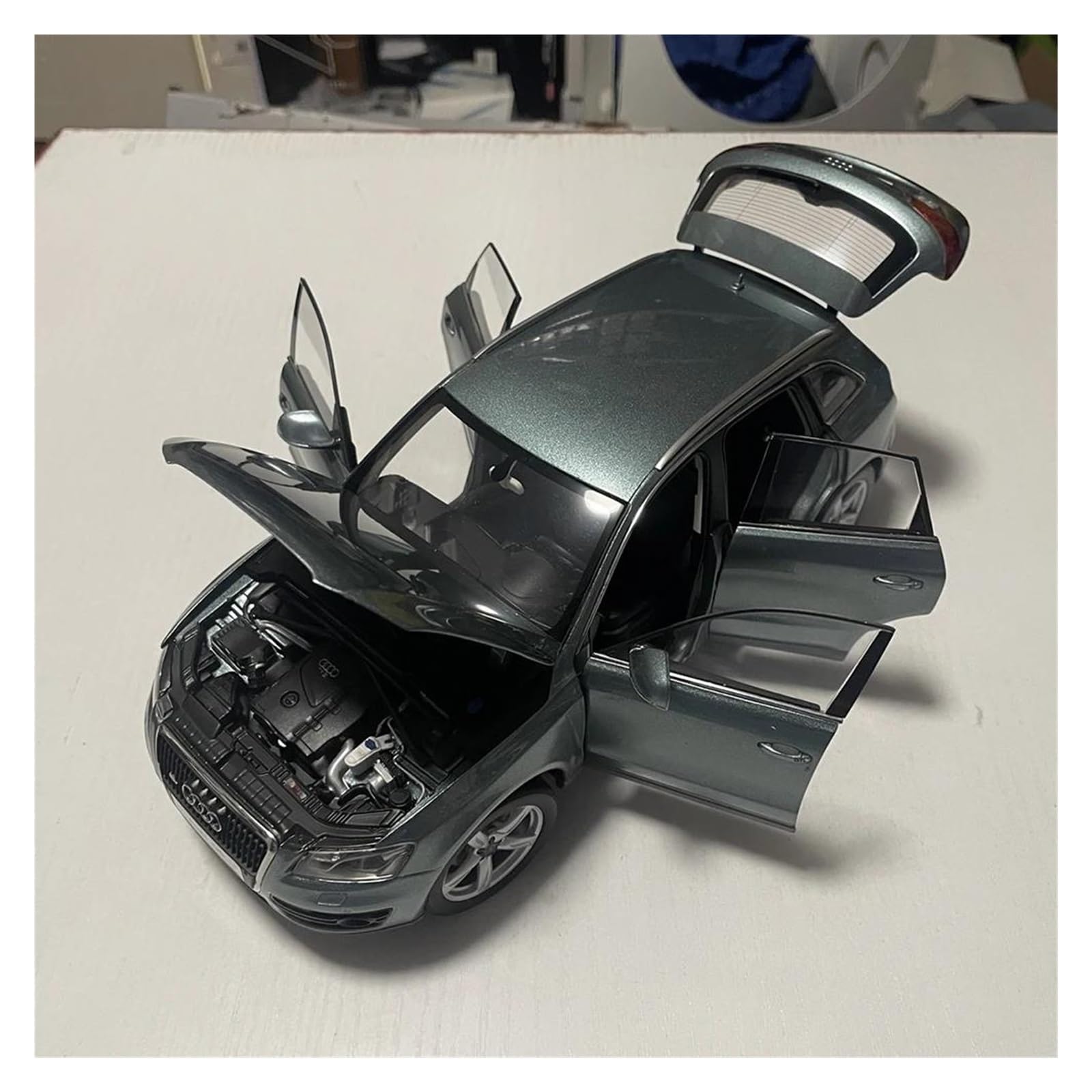 Metallo Scala Replica 1 18 Per Faw Q5 2.0t Alloy Full Open Statico Modello Di Auto Souvenir Hobby Collezione Vacanza Hobby Veicoli Giochi Set