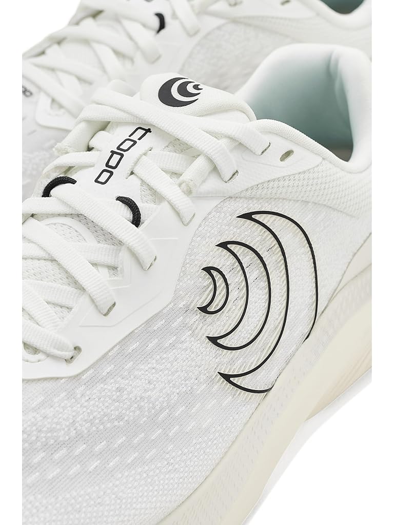 White Topo Athletic Magnifly 6