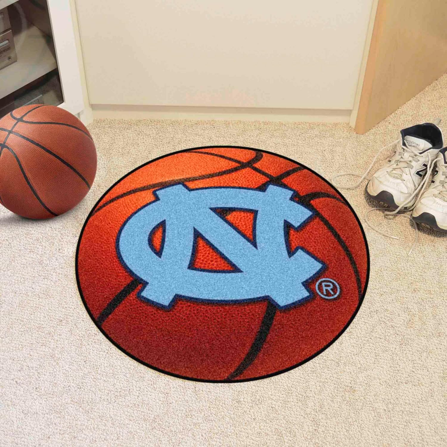 FANMATS NCAA UNC University of North Carolina - Chapel Hill Tar Heels Nylon Face Basketball Rug , 26" diameter
