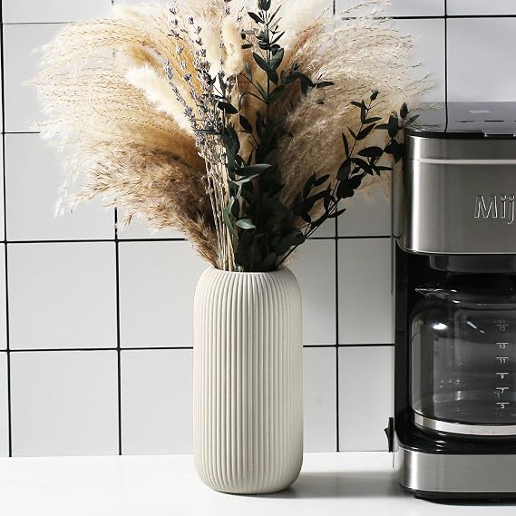 Moderne Keramik Vase Weiß Gerippt Zylindrische Form (Beige)