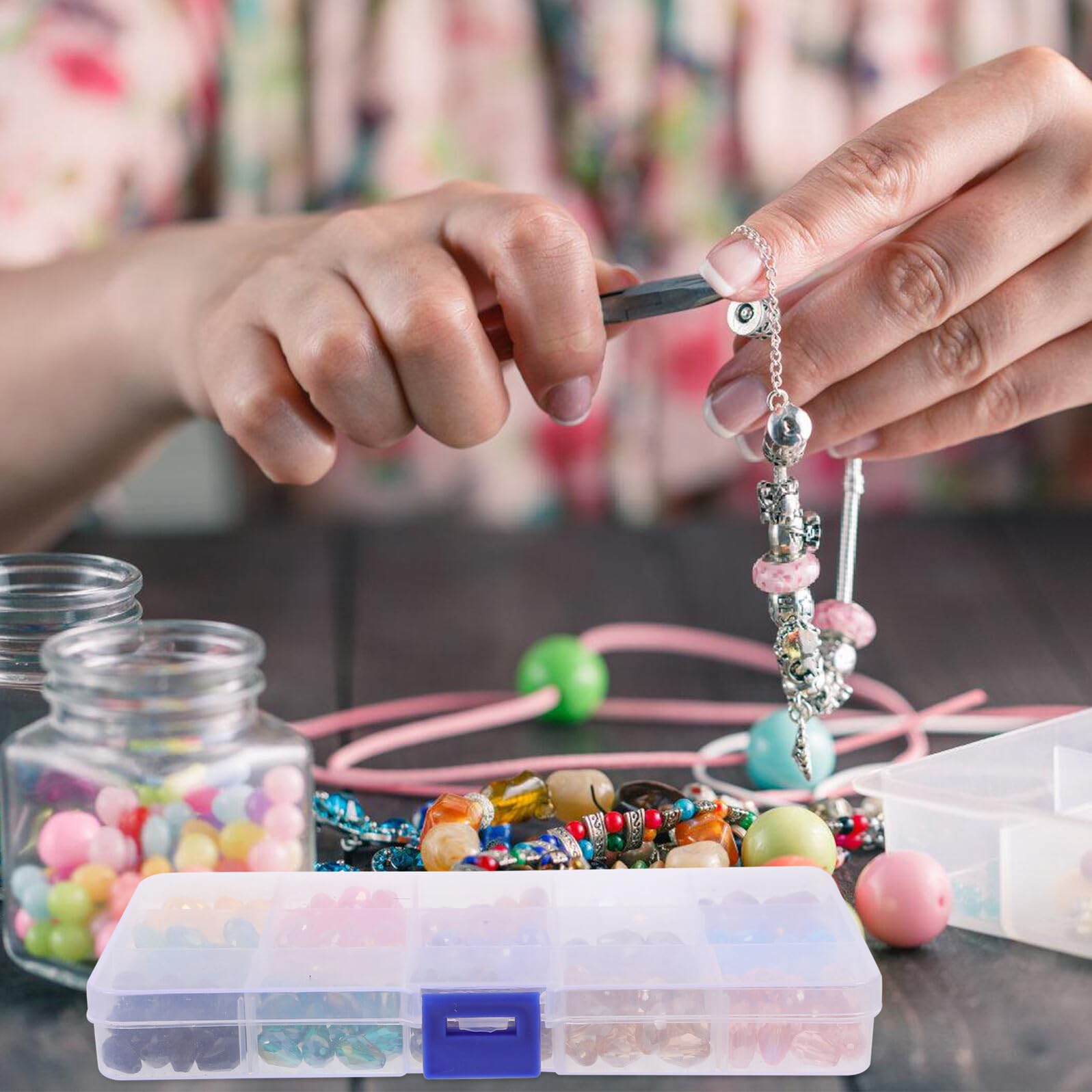 ABOOFAN 300 Stück Glasperlen in Tropfenform Bunte Schmuckperlen für Armbänder und Kreative Selbstgemacht Bastelarbeiten Praktische Kasten mit 15 Verschiedenen Farben