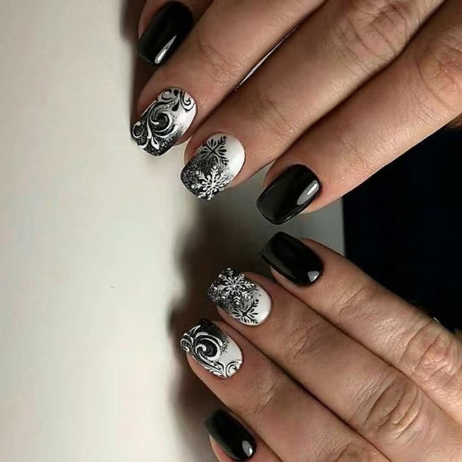 ABS False Nails Winter Theme 24Pcs Black White Snowflake Design Glitters Easy Apply Holiday Decors Winter