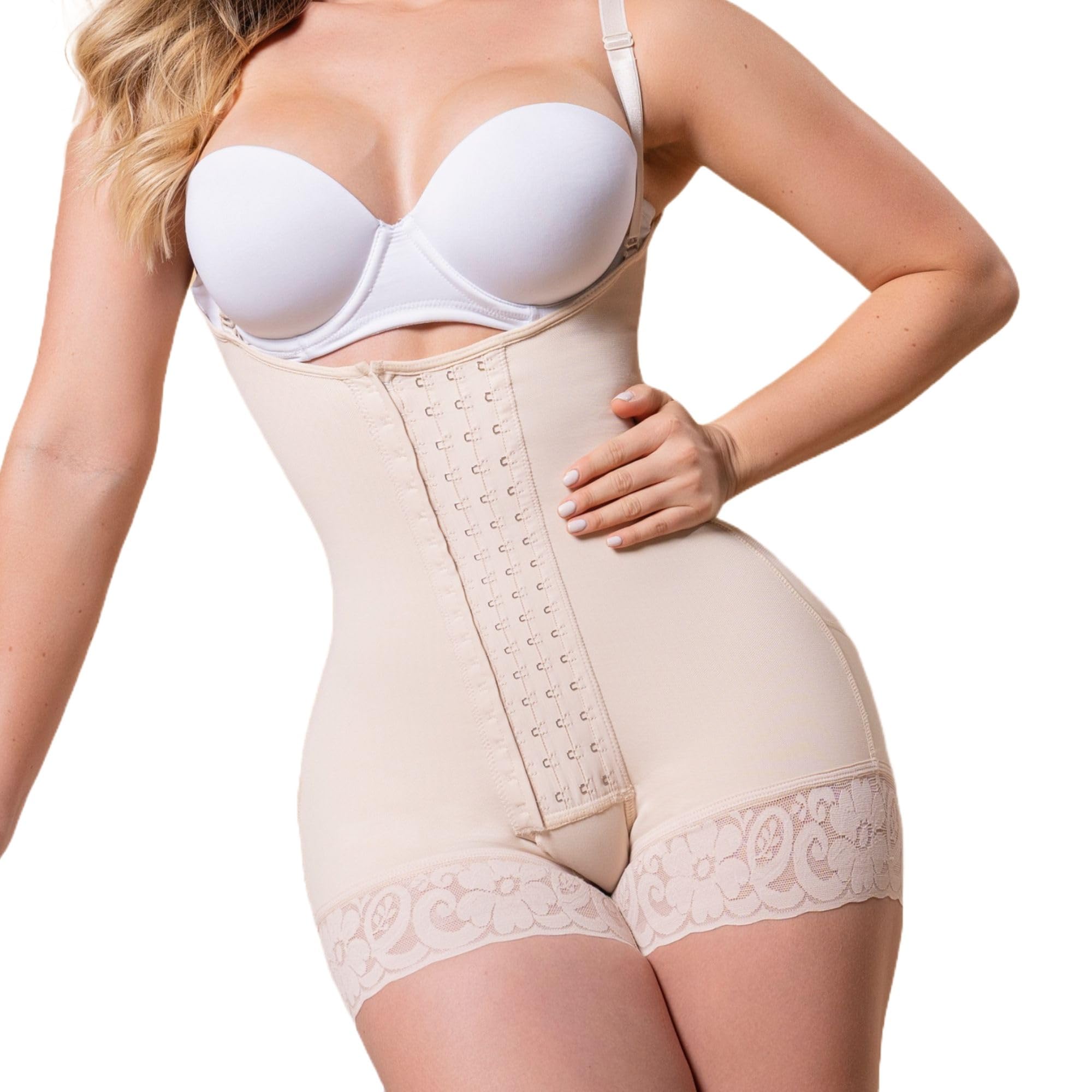 Faja Cachetera Ref AS005 - Compresión Fuerte, Abrochadura 4 Posiciones, Refuerzo Abdominal, Realce de Glúteos, Abertura Perineal y Cargaderas Removibles