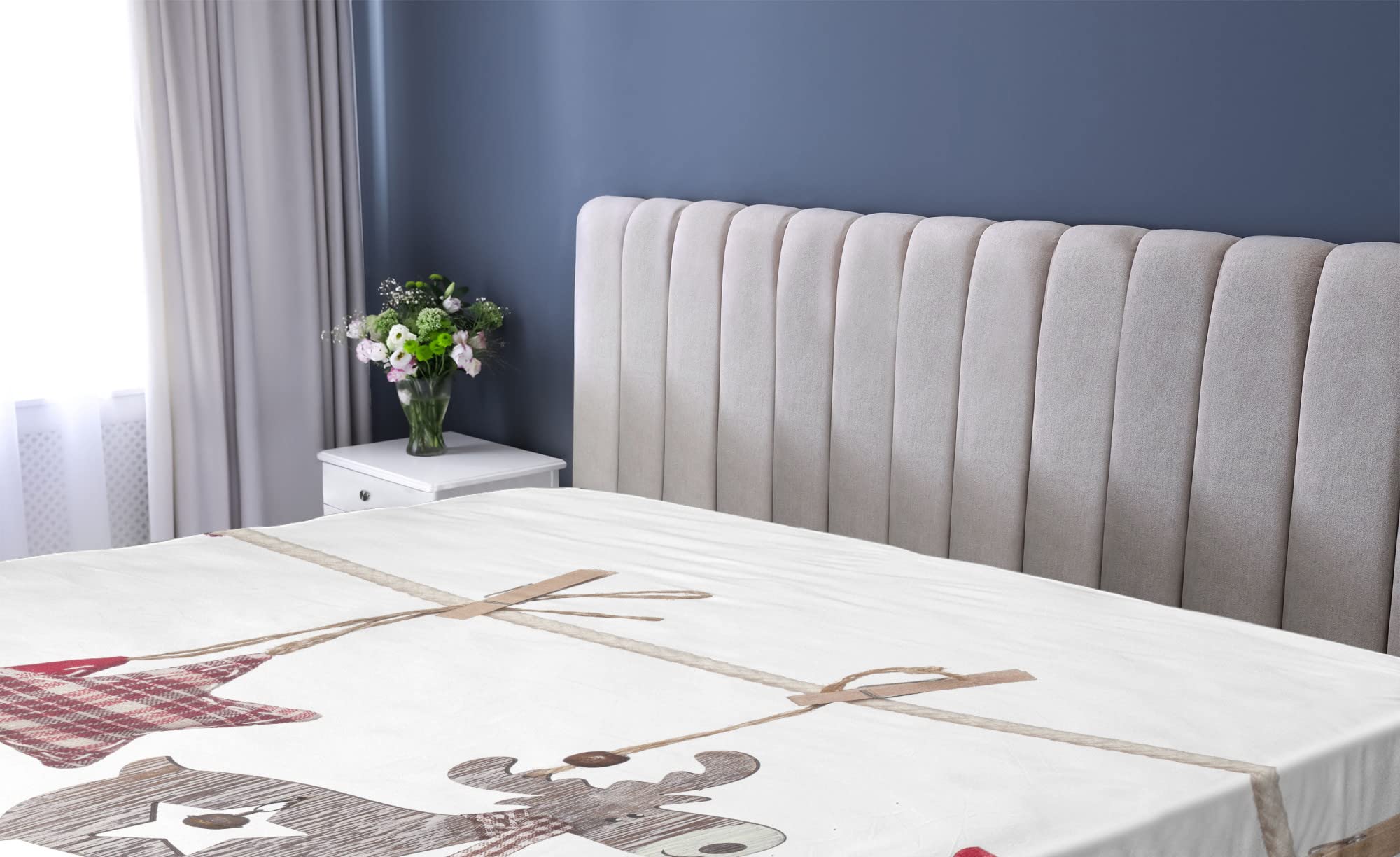 Ambesonne Christmas Fitted Sheet, Traditional Xmas Celebration Items Hanging from Clothespins Retro, Bed Cover with All-Round Elastic Deep Pocket for Comfort, King Size, Cream Red