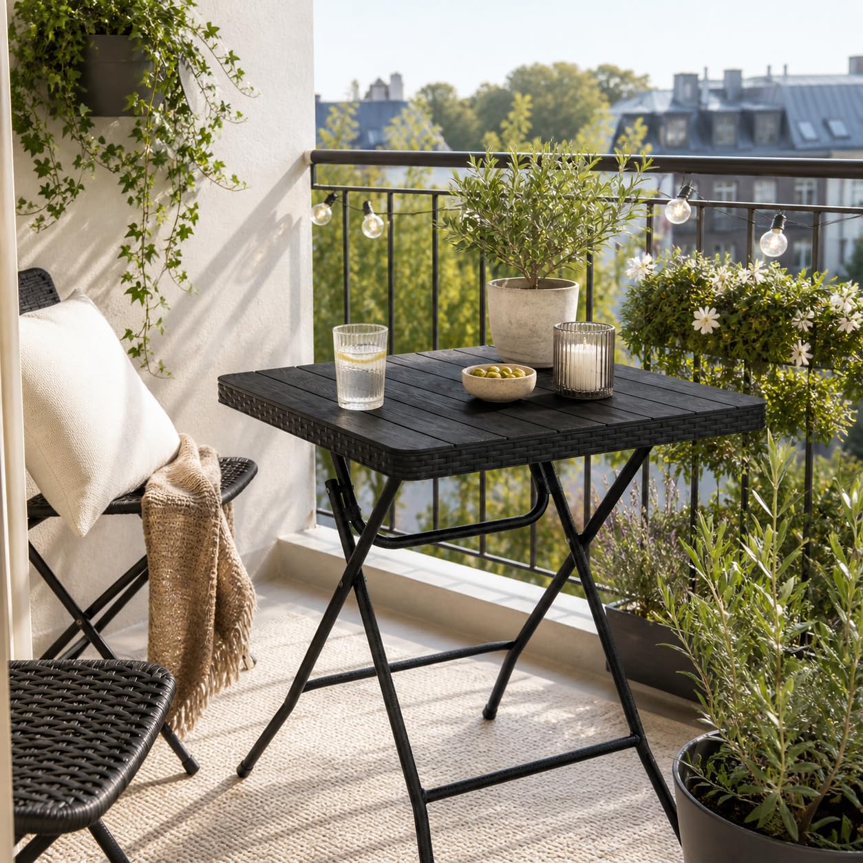 Koll Living Nomad Klapptisch 60x60 cm | Leichter Campingtisch faltbar | Kunststoff Tischplatte in Holzoptik Schwarz | Stabiler Metallrahmen | Tragbarer Gartentisch Balkon Camping 3,7 kg