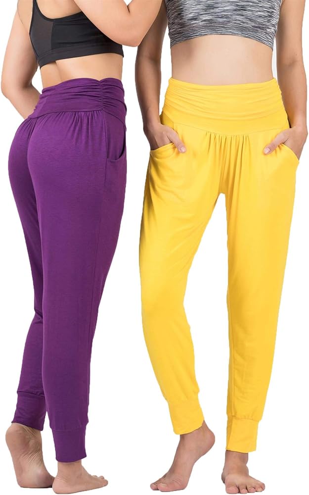 karol g con pantalones cargo