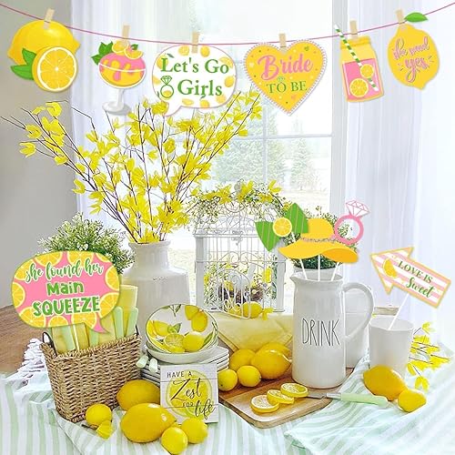 Miniatura 2 de Decoraciones de despedida de soltera de limón con texto en inglés "She Found Her Main Squeeze Photo Booth Props Lemon Citrus Party Supplies - Juego