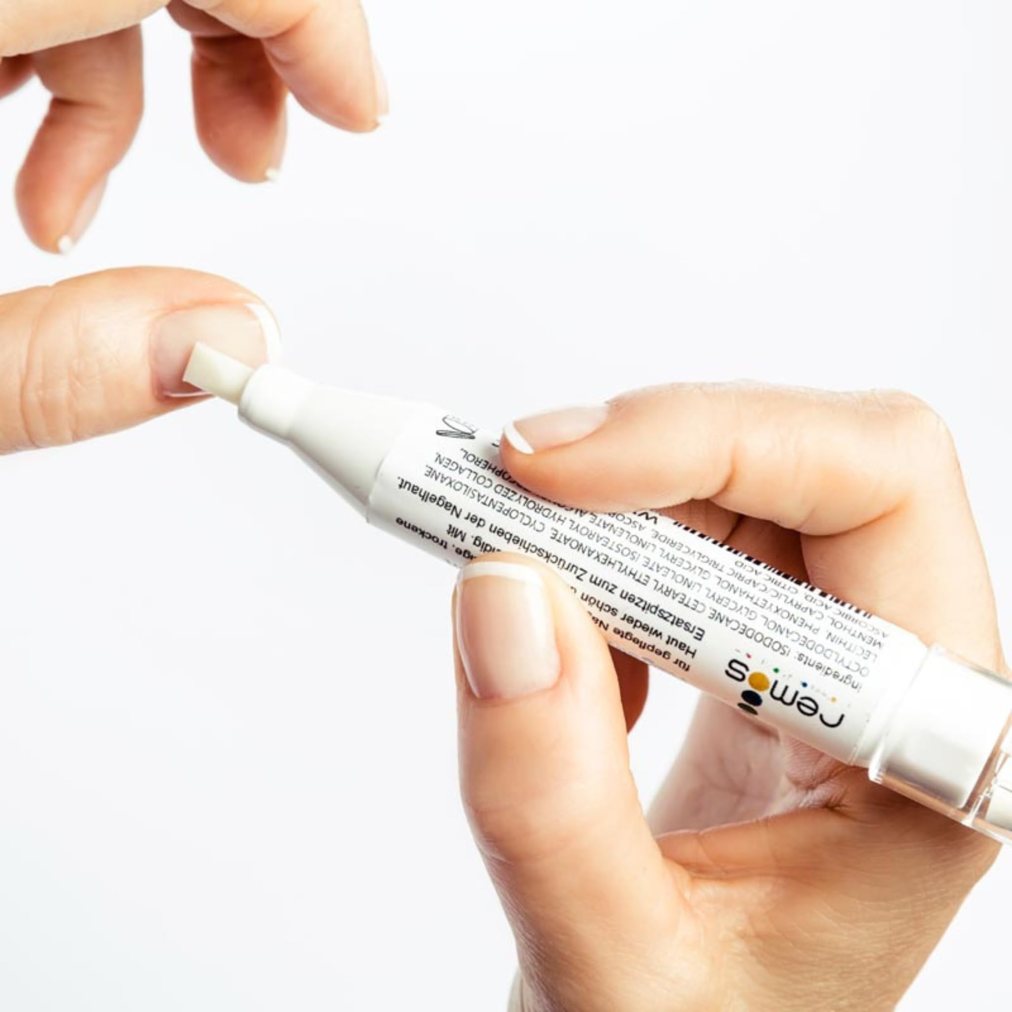 REMOS Penna all'olio per cuticole con collagene per spingere indietro e nutrire le cuticole
