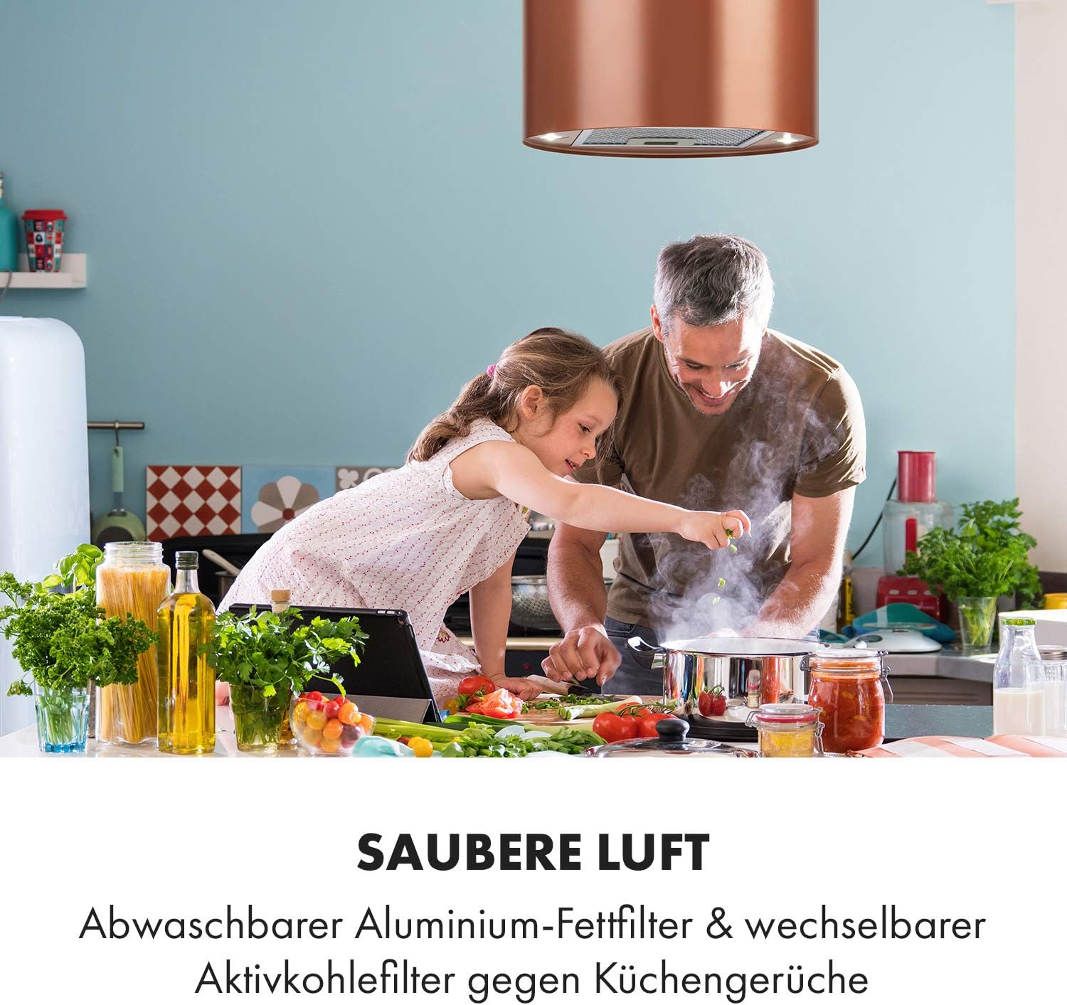 Käsitsi puhastatav Klarstein Beretta saare õhupuhasti võrgust rasvafiltrit, rõhutades puhastamise lihtsust.