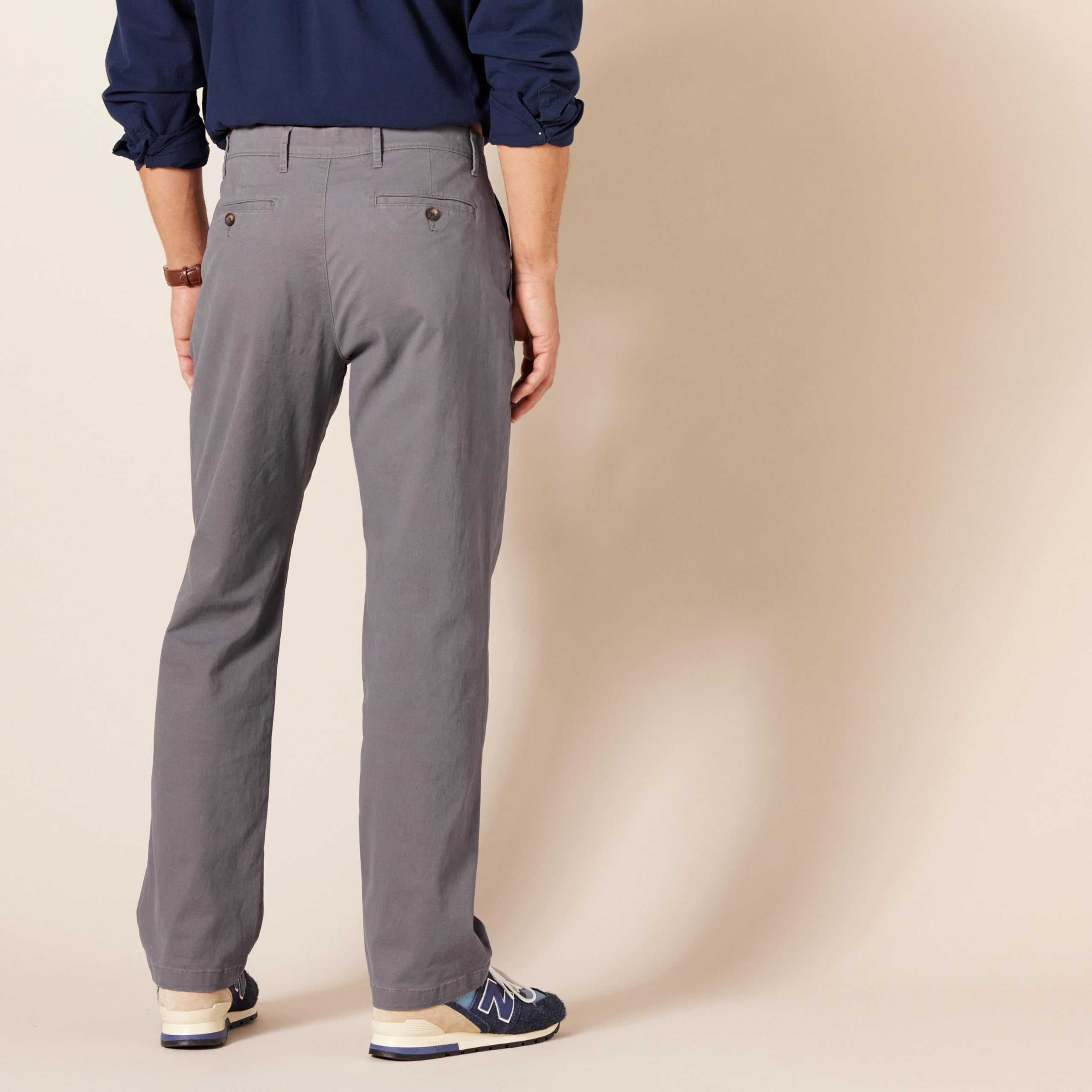 Amazon Essentials Men's Classic-Fit Casual Stretch Chino Casual Trousers — view 2