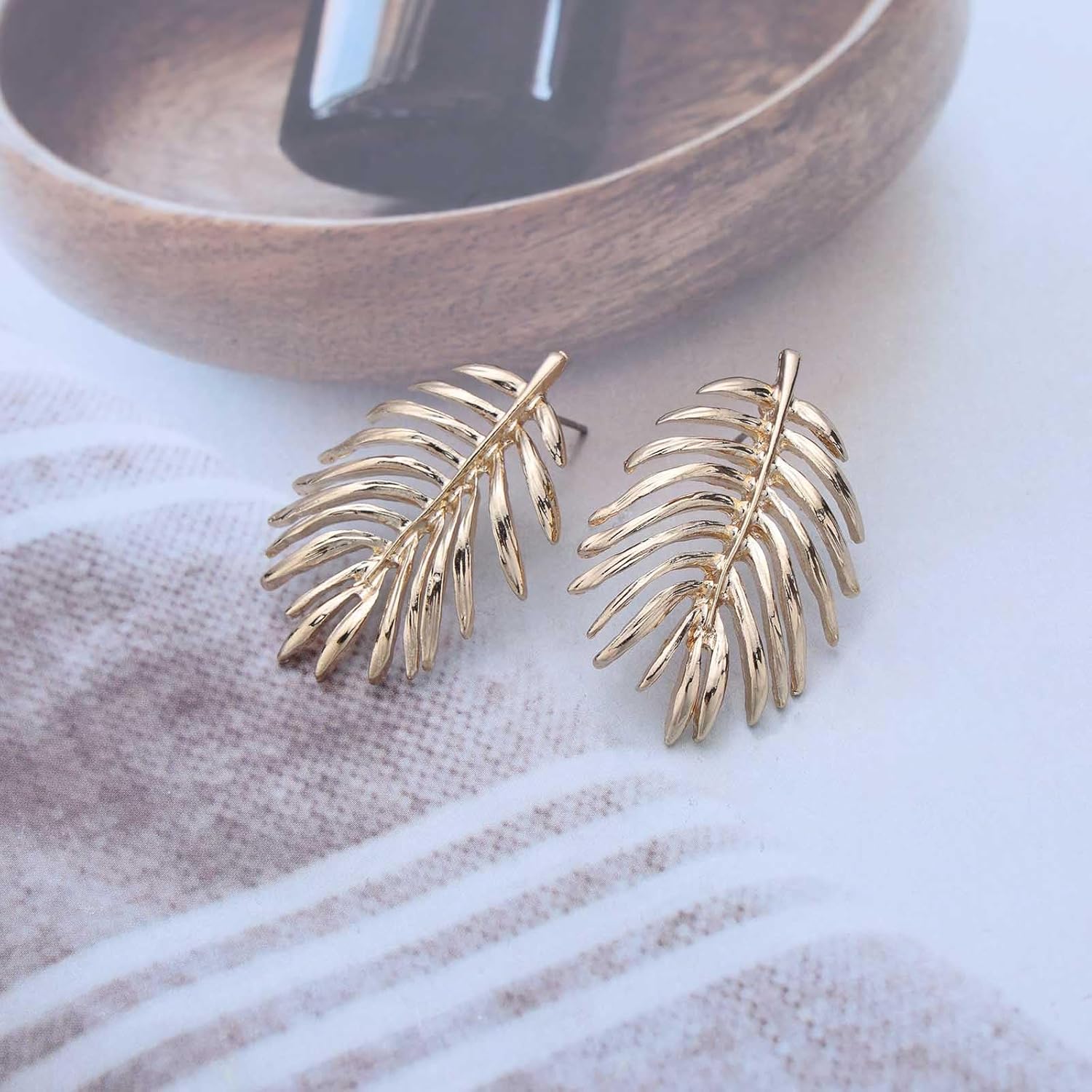 Vintage Hollow Leaf Stud Earrings Monstera Deliciosa Stud Earrings Large Leaf Drop Earrings Gold Exaggerated Earrings for Women - Image 5