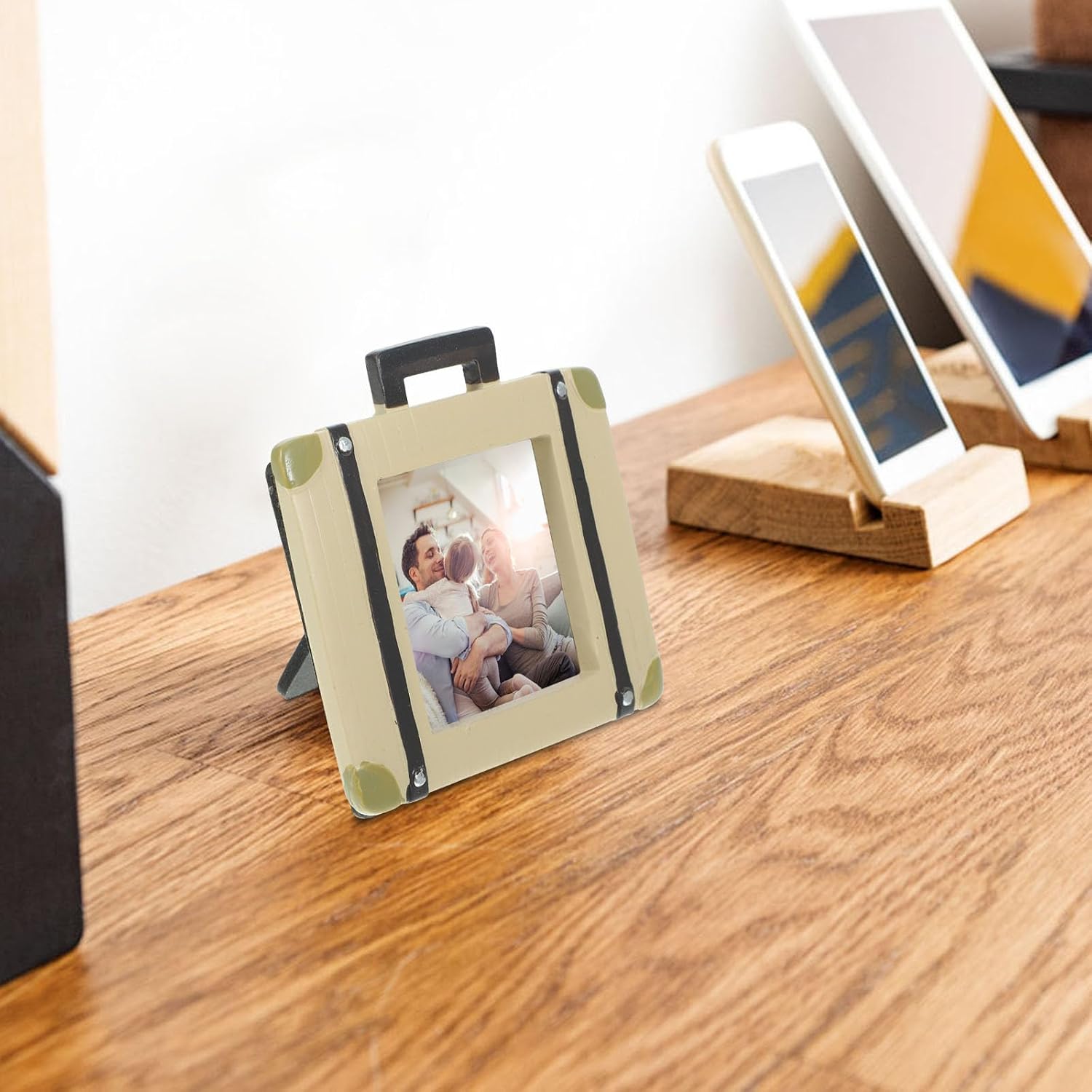 GLEAVI 4pcs Retro Suitcase Photo Frame Holder, Resin Desk Decor for Office