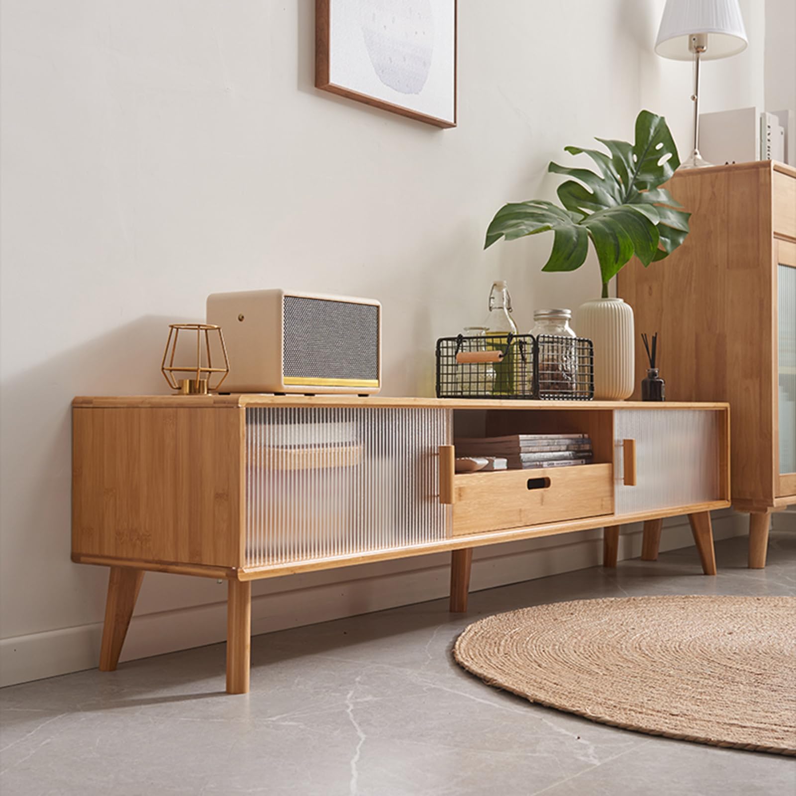 Supporto TV in bambù, consolle multimediale con contenitore, centro intrattenimento con ante scorrevoli in vetro e cassetto per soggiorno e camera da letto