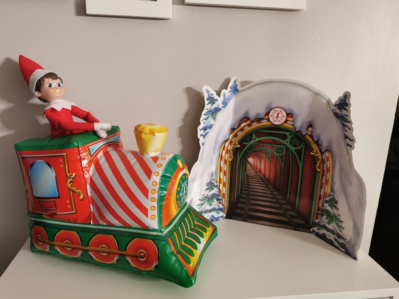 Elf Train Ride The Elf on the Shelf SEAP® Peppermint Train Ride : Amazon.com.au: Toys ...