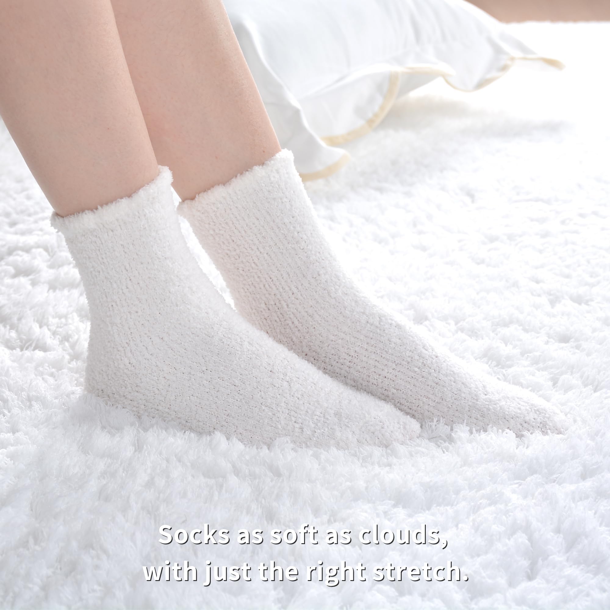 Cesta de regalo acogedora para mujeres con manta, calcetines peludos, máscara de ojos, diadema Cozy Essentials, cestas de regalo de cumpleaños, canastas de regalo para mujer, regalos blancos