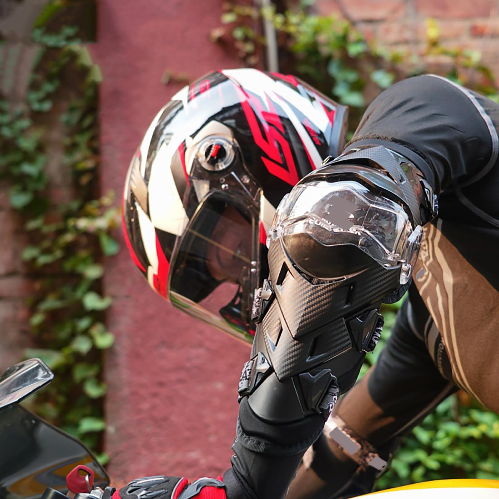 Coudières De Protection CE pour Adultes, Résistantes Aux Chocs Et Réglables, Confortables Et Adaptées À La Moto, Au VTT, Au Quad Et Au Cyclisme Tout-Terrain avec Gants
