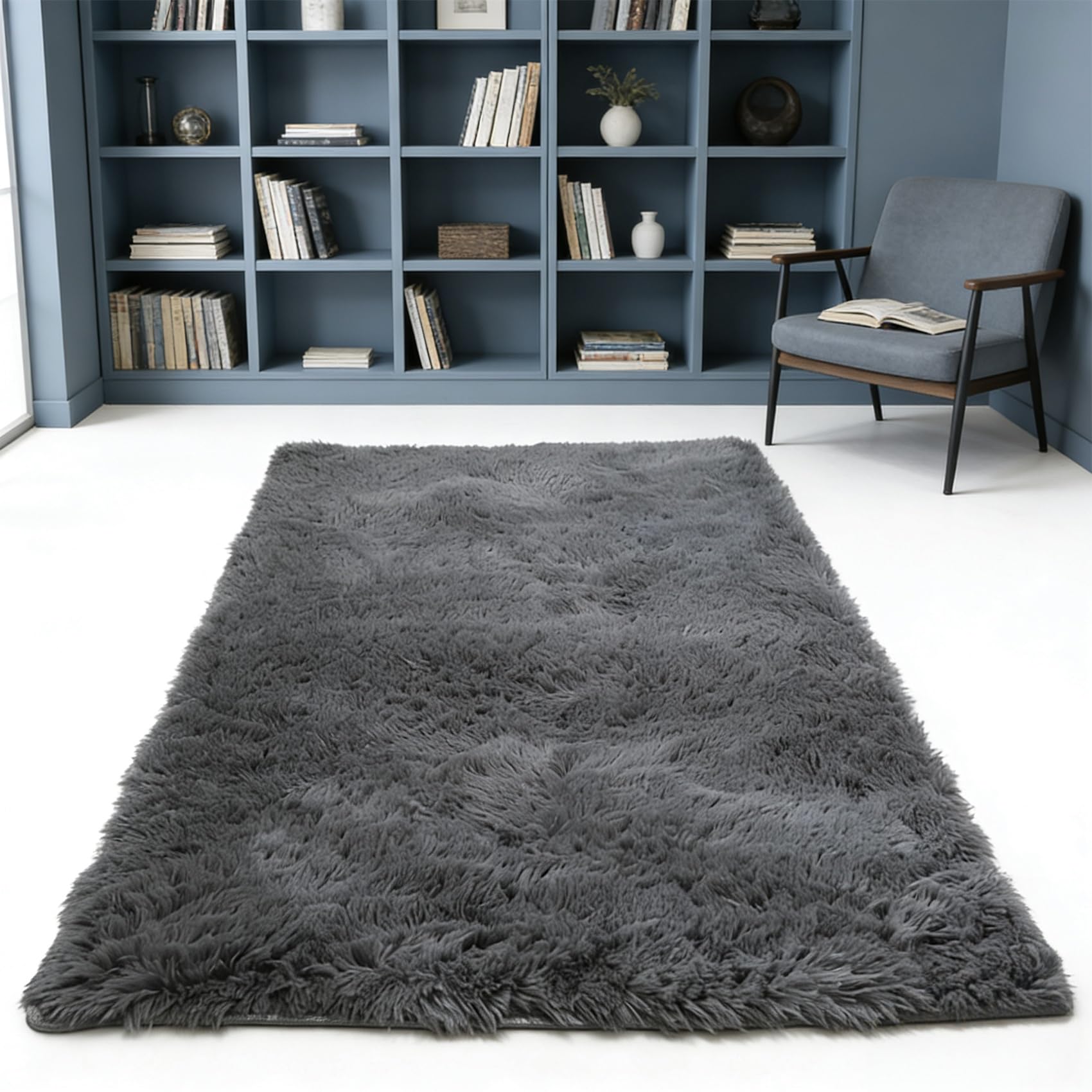 Tapis à poils longs gris anti-glisse pour sécuriser le sol de la cuisine