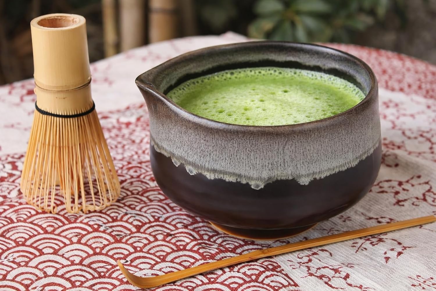 Urban Tokyo Japanese Matcha Latte Bowl Set with Easy Pour Spout, Bamboo Whisk and Scoop, 21oz 3 Piece Ceramic Japanese Tea Ceremony Kit
