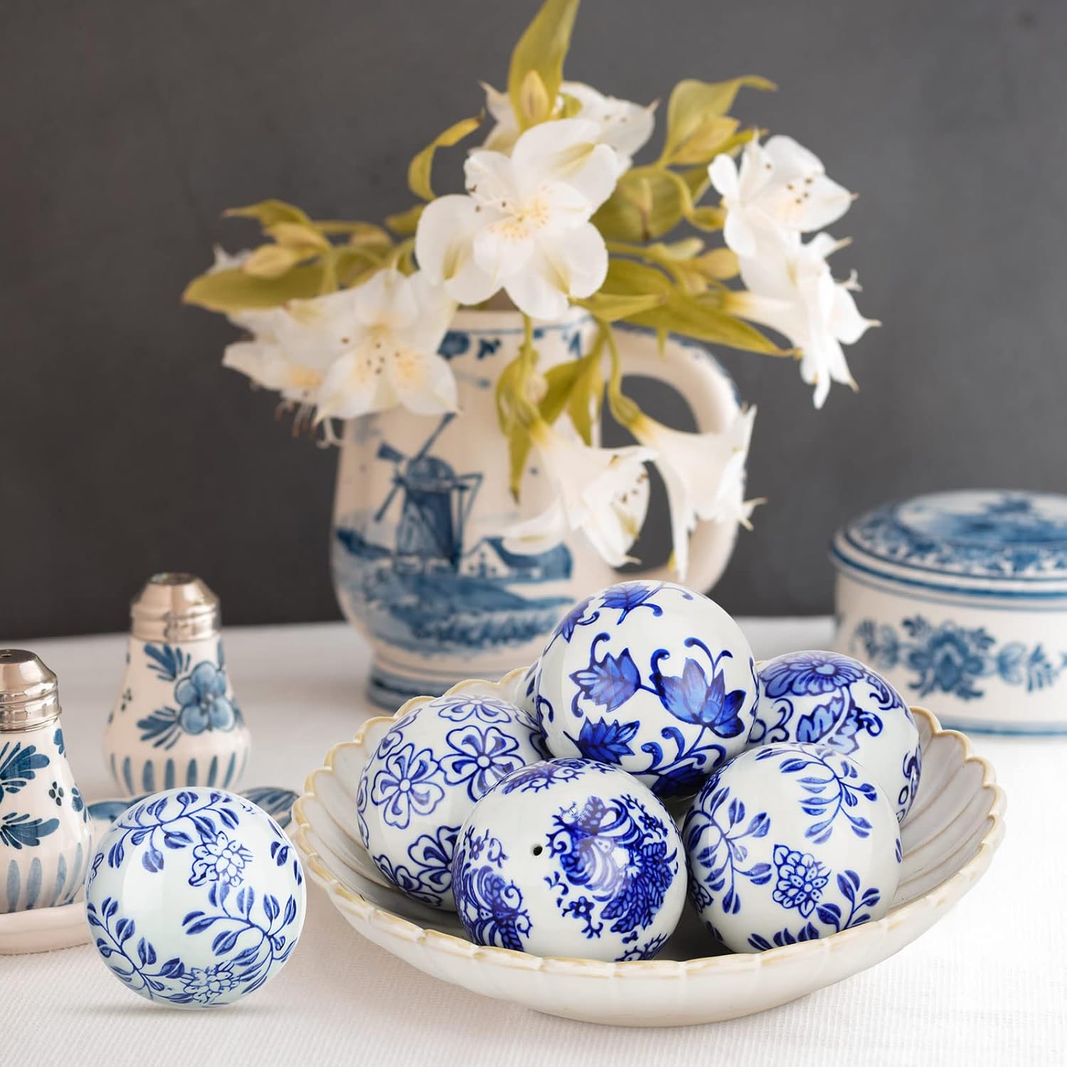 Vesici 6 Pcs Blue and White Porcelain Balls Chinoiserie Decor Decorative Ball for Bowl Centerpiece Tray Basket China Ceramic Orbs Gift for Vases Table Dining Spring Wedding Party Decoration(Pattern 1)