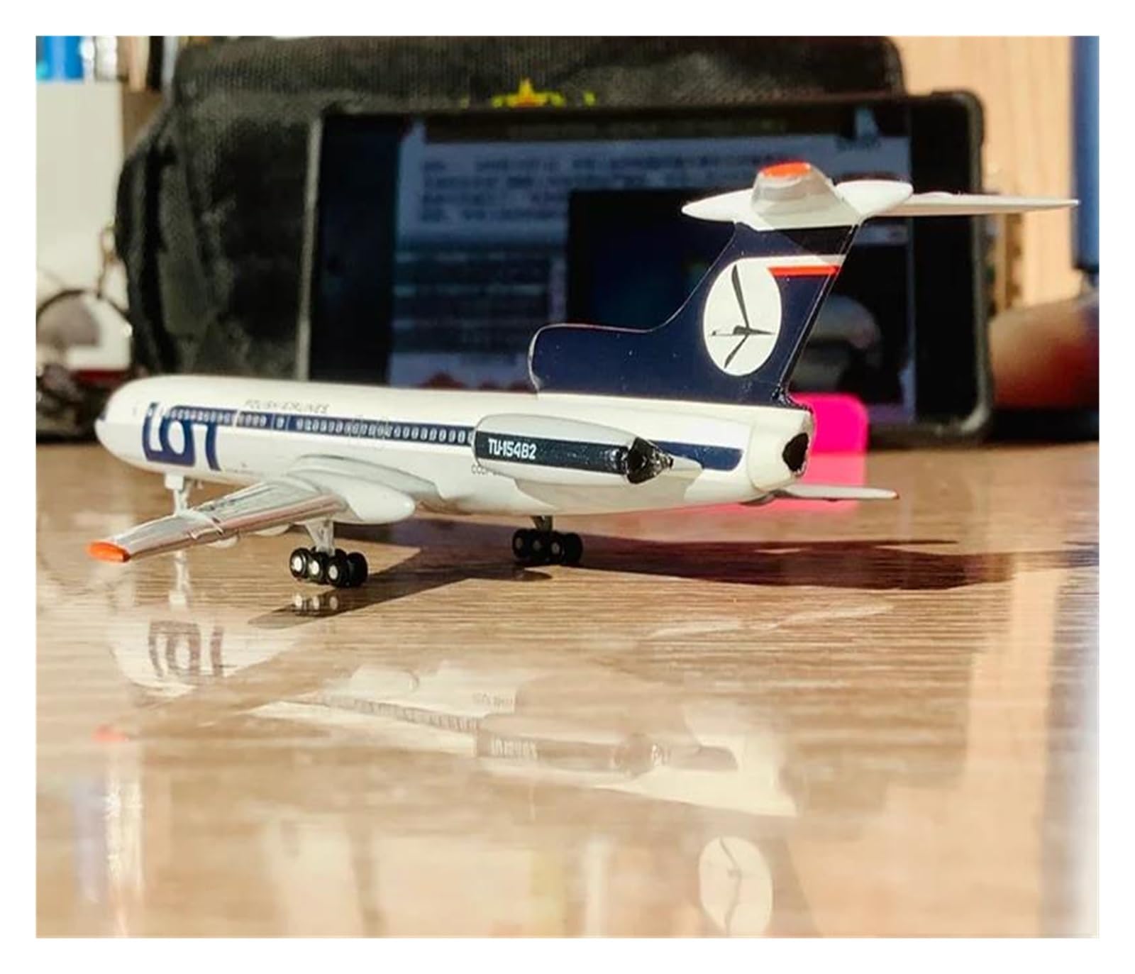 ☆ GoldenWings 1/400 ツポレフ TU-154 四川航空 B-2624