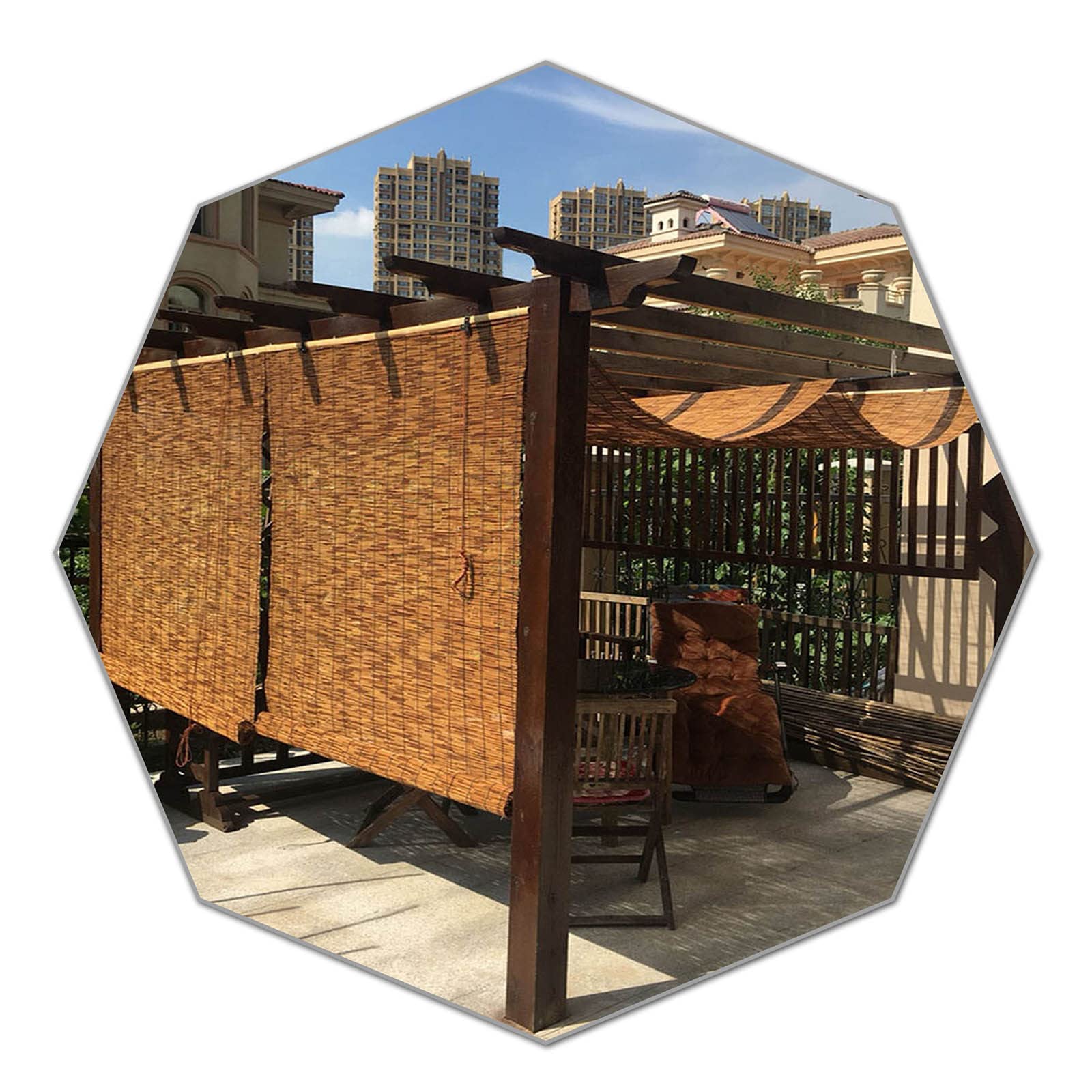Store à enroulement en roseau et rideau pare-soleil en paille rétro