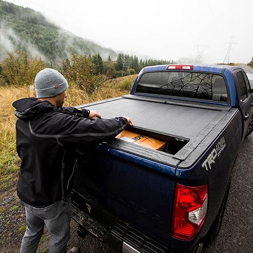 Miniatura 5 de RealTruck Roll-N-Lock M-Series Retractable Truck Bed Tonneau Cover | LG261M | Fits 2015 - 2022 Chevy/GMC Colorado/Canyon 5' 2" Bed (61.7")