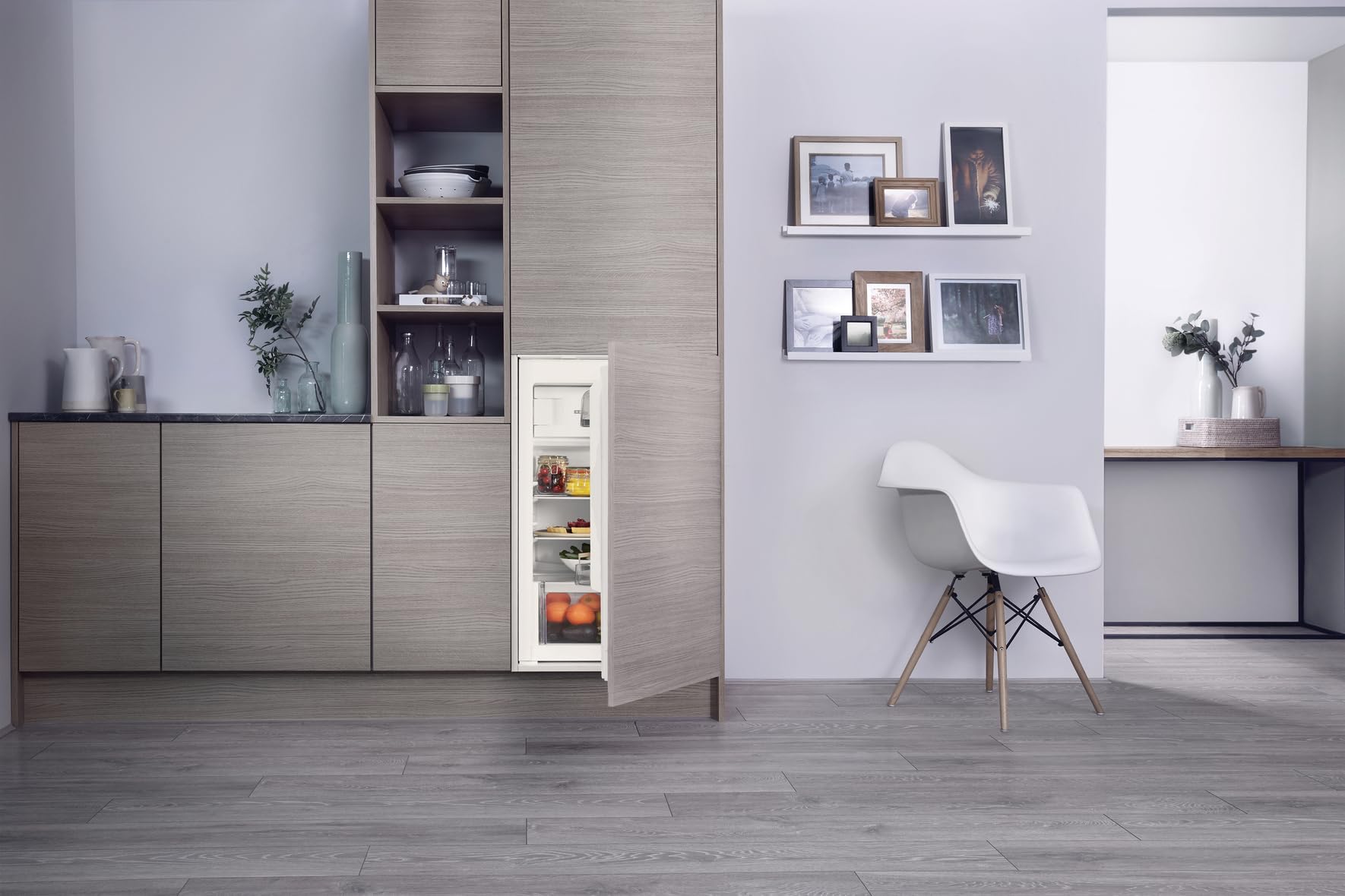 Bauknecht KSI 10GF3 Einbau-Kühlschrank mit Gefrierfach/Energieeffizienzklasse: D/Nische 102/ Elektronische Steuerung-LED Display/LED-Beleuchtung/Innenraumkonzept-Edelstahl-Elementen