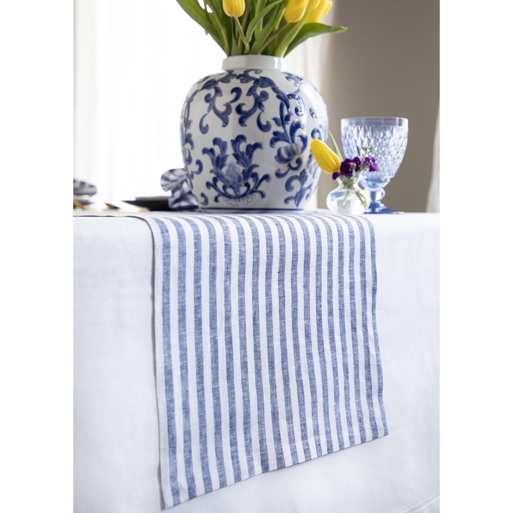 Solino Home Camino de mesa de lino de 60 pulgadas, rayas Amalfi, 100 % lino puro, color azul marino y blanco, 35.5 x 152.4 cm, ideal para tocador y mesas auxiliares, primavera, verano, día de la madre