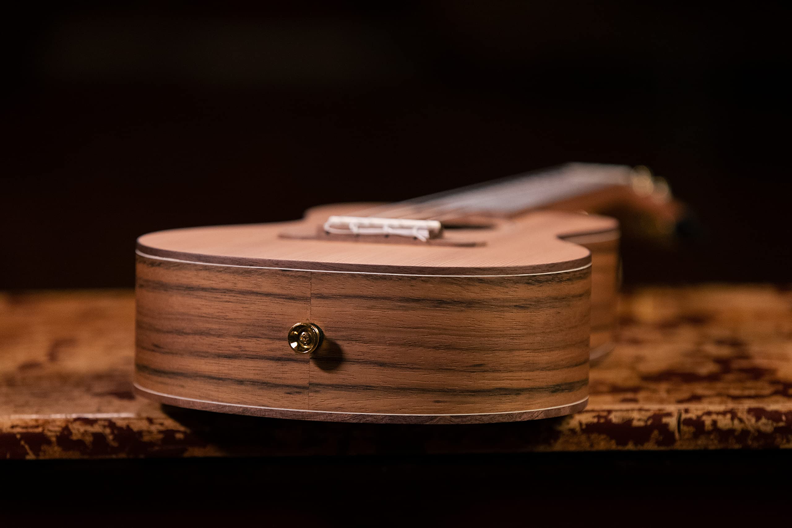 Ortega Guitars Konzert Ukulele Akustisch – Timber Series – Inklusive Gigbag – Zeder, Walnuss, Natur (RUTI-CC)