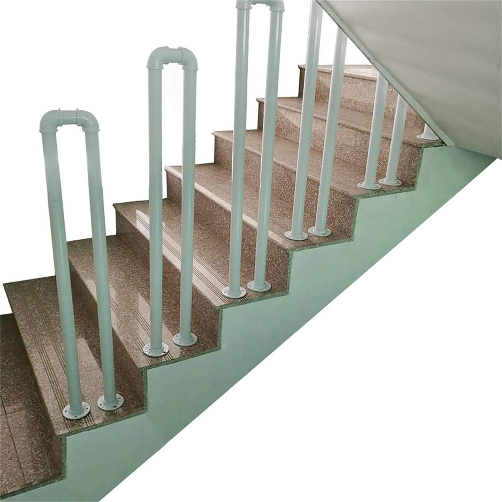 Rampe d'escalier extérieure pour sécuriser les marches du jardin en hiver