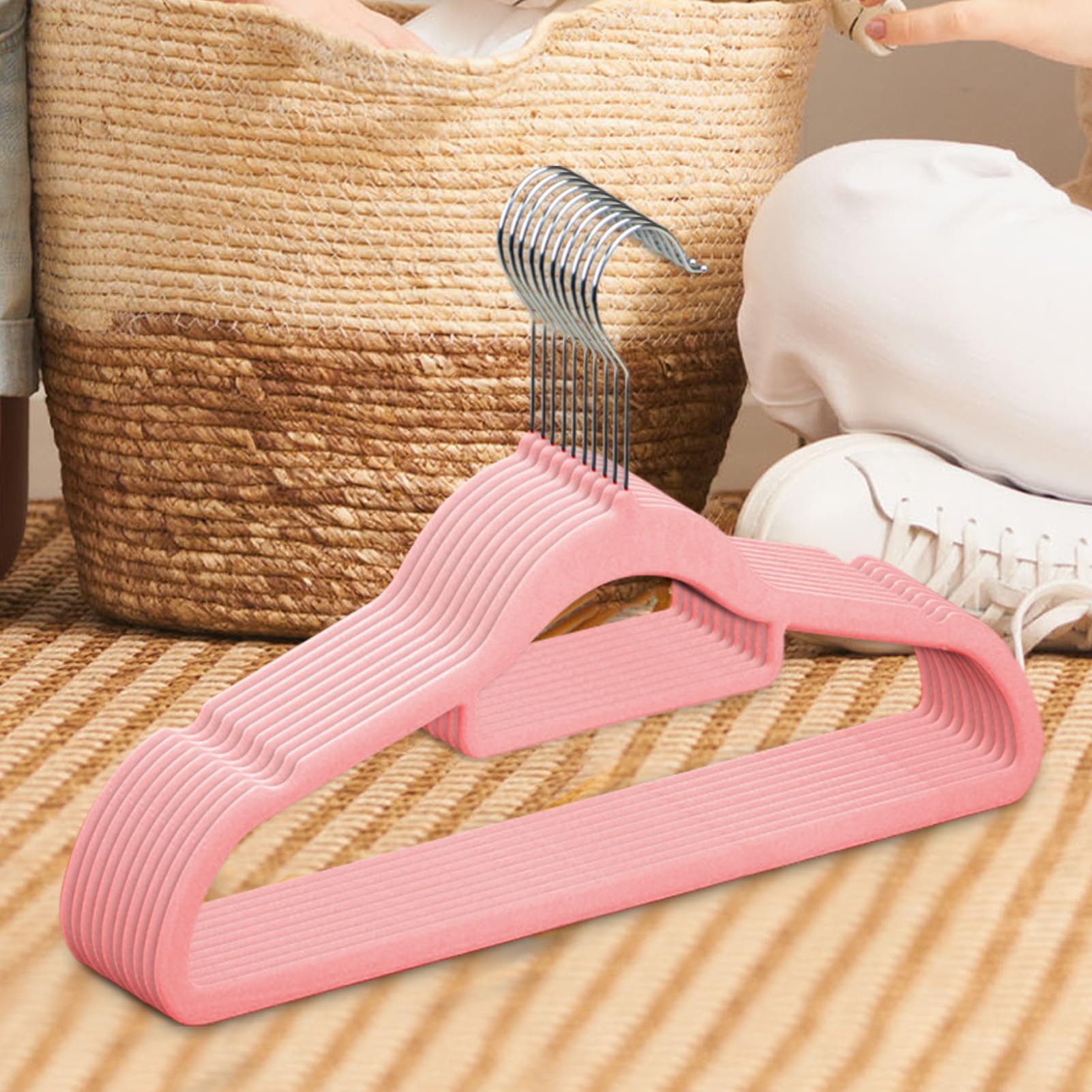 Perchas antideslizantes de terciopelo resistente para ropa pesada, giro que ahorra espacio, sin rastro, paquete de 10 unidades para armario, lavandería y habitación de estudiantes