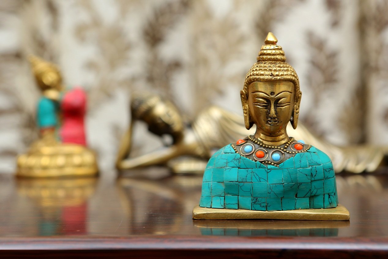 Buda busto de diseño escultural oro y piedra estatua decorativa fina