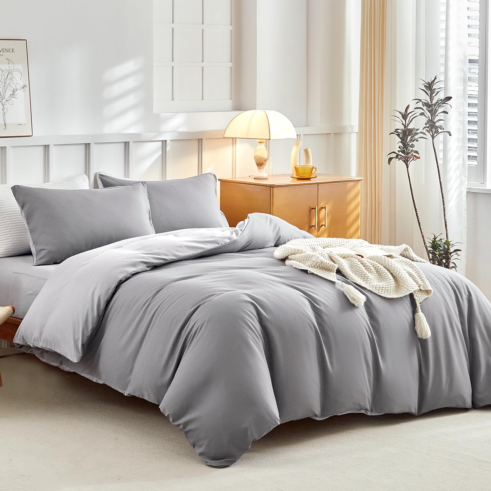 Housse de couette 220x240 gris clair avec drap housse 160x200 et taies