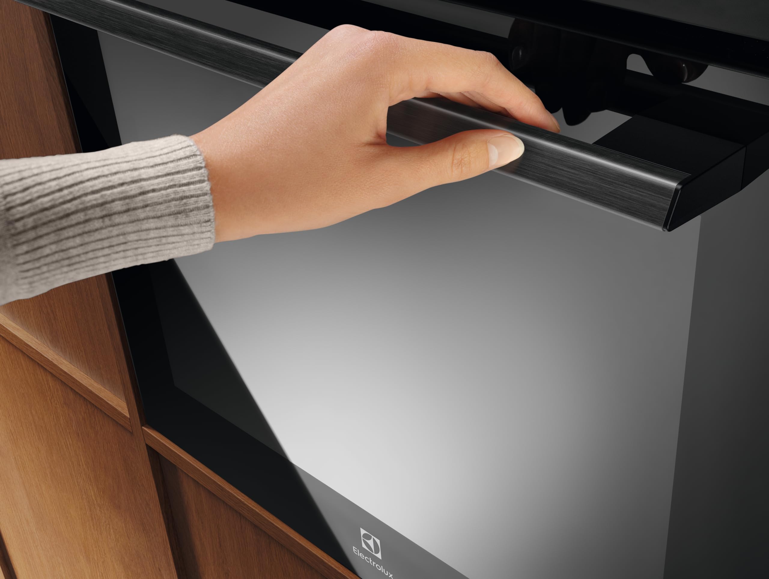 Electrolux COX8P08WH Four encastrable multifonction pyrolytique, autonettoyant, 72 L, PizzaExpert 340 °C, fonction pizza en 2,5 minutes, vapeur, écran tactile, plaque en fonte et pelle incluses, Wi-Fi