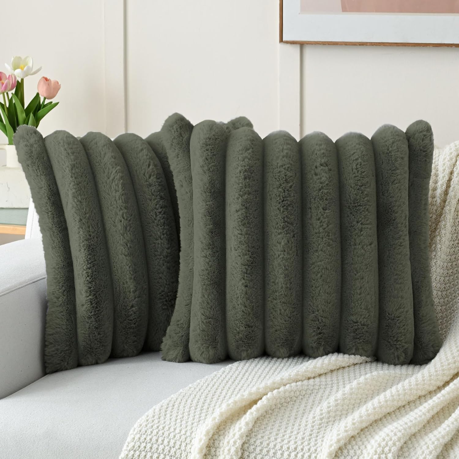 CYCMACO Set of 2 Cushion Covers 45 x 45, Decorative Velvet Cushion Covers, Soft and Durable, Sofa Cushion Covers with Hidden Zipper, Washable, Filling Not Included, Sage Green