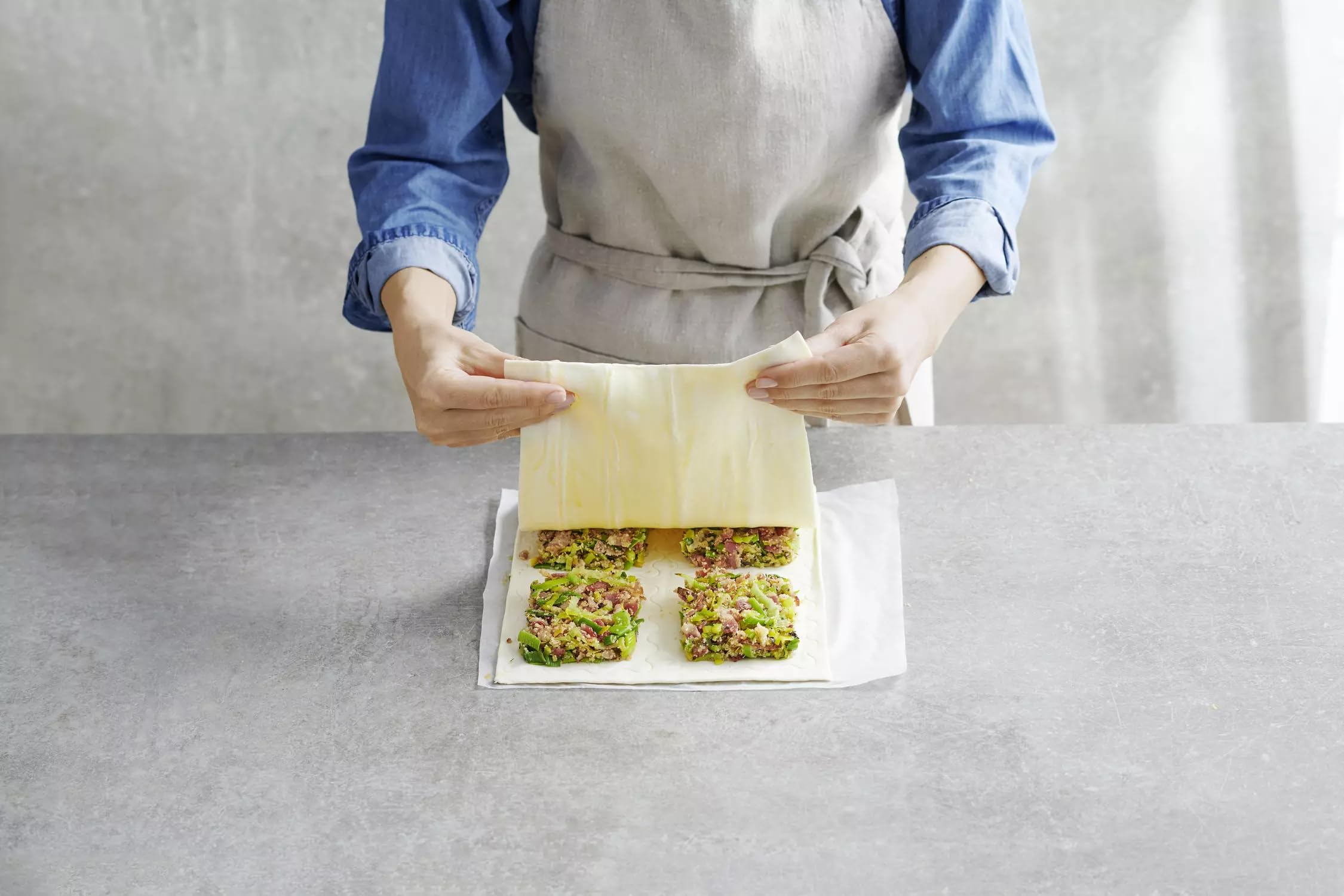 Betty Bossi - Krapfen & Kräpfli, Backbuch mit 30 feinen Krapfen-Rezepten für Hauptmahlzeiten, Desserts oder Apéros Rezepte Rezeptideen für Kochen und Backen so wie 3 Kunststoff-Ausstechern