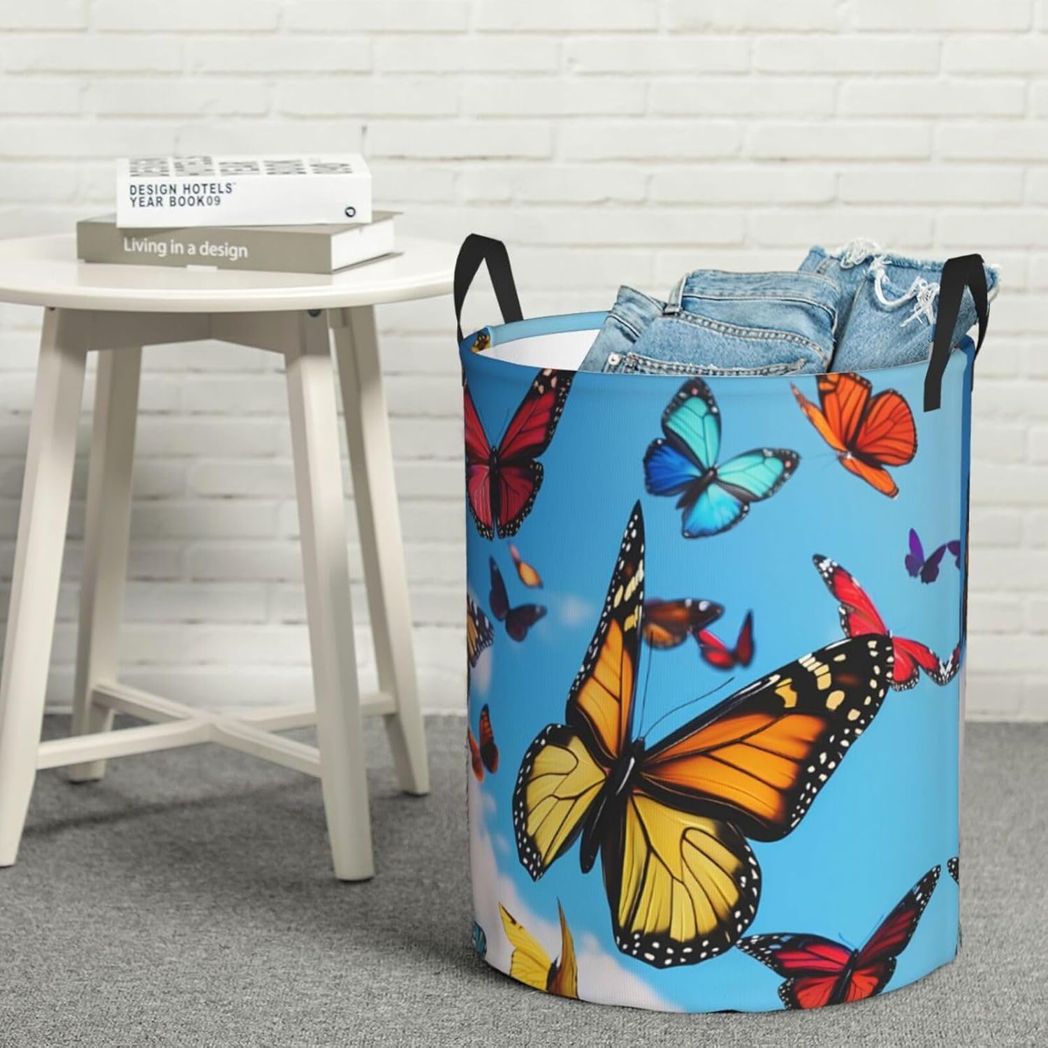 Butterflies flying Round Single-layer Laundry Basket, Portable Storage Laundry Basket, Bedroom Clothes Storage Basket with Handle