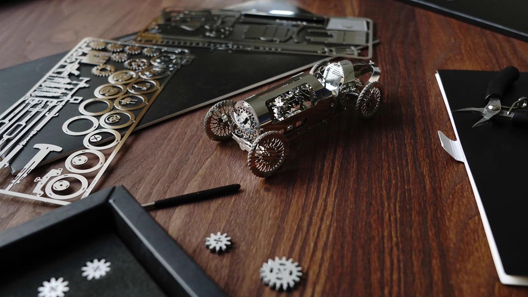 Zestaw puzzli metalowych 3D dla dorosłych, zestawy modeli samochodów sportowych napędzanych mechanicznym mechanizmem zegarowym,do samodzielnego montażu,idealny wystrój pokoju i wybór 92 szt.