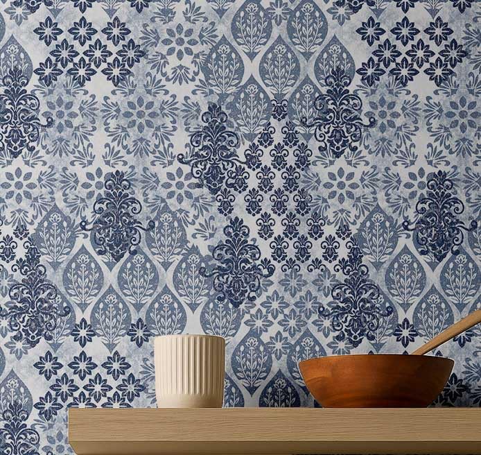 Papier peint vinyle bleu arabesque amovible S4Sassy 63.5x304.8 cm