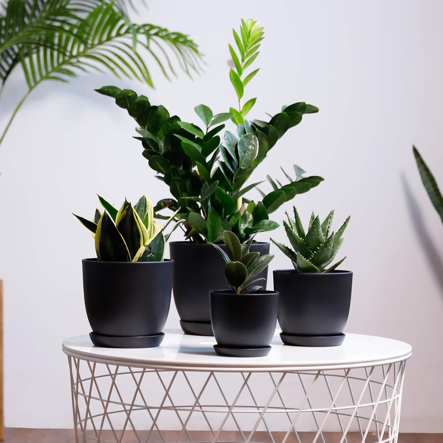 POTEY Plastic Plant Pot 7.5/6.3/5.5/4.5 Inch Modern Decorative Indoor Planter with Drainage Hole and Trays for All House Plants - 005, Black, Set of 4