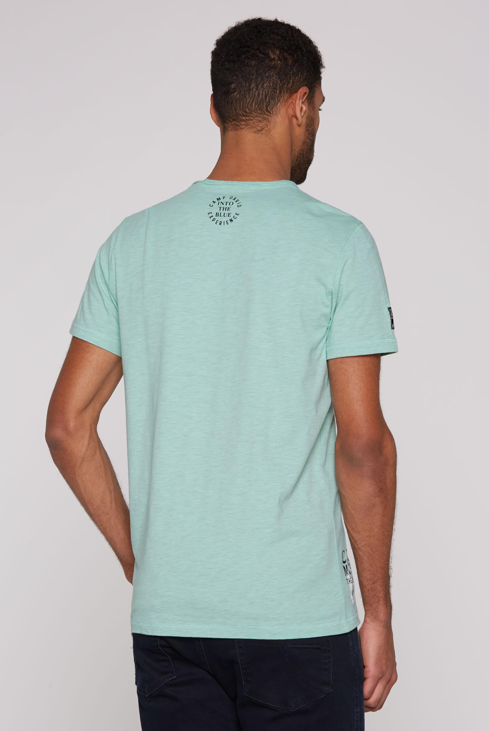 Camp David Camiseta para hombre con aspecto desgastado con estampados