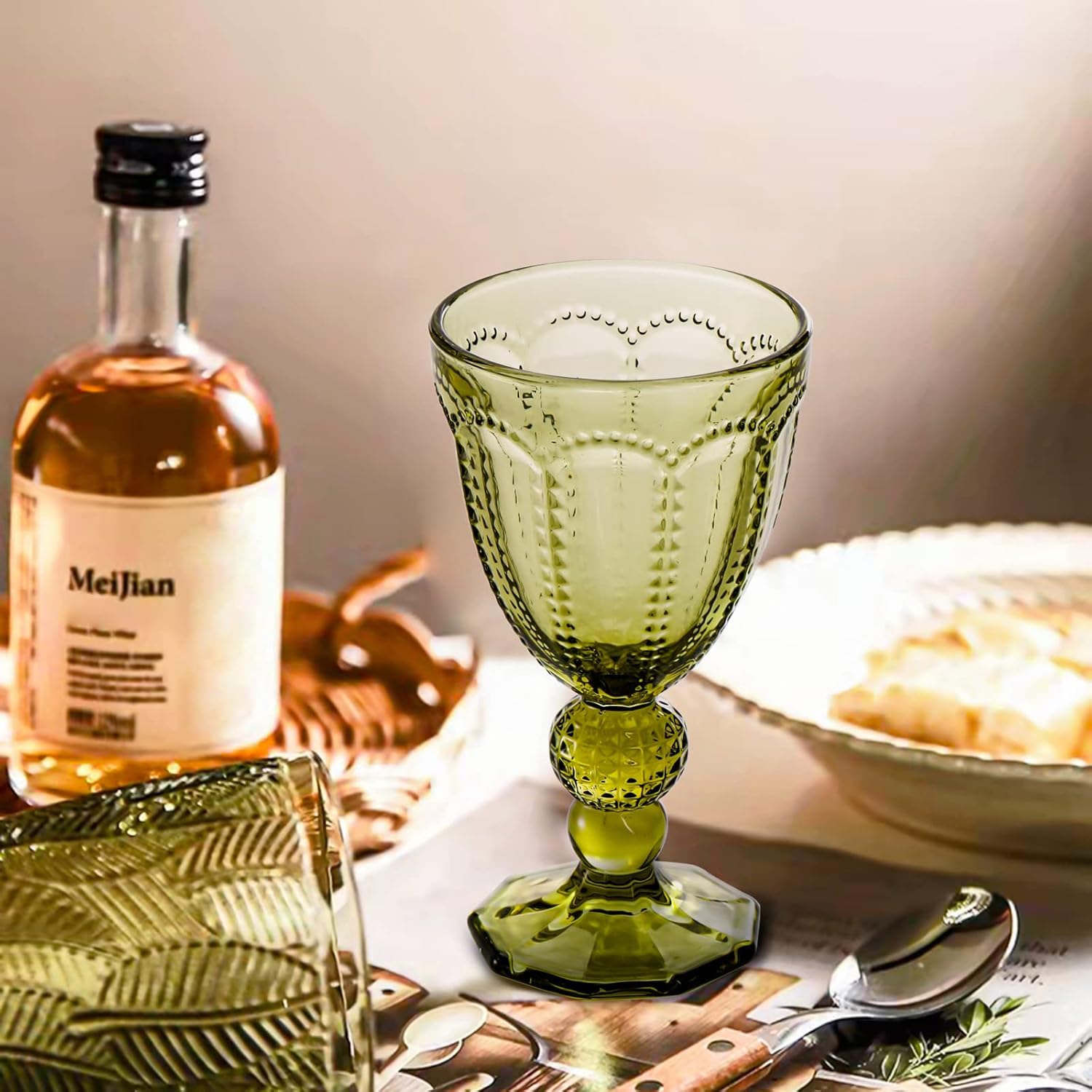 Elsjoy Set of 4 Vintage Green Wine Glass, 8.5 Oz Embossed Glass Goblet Colored Stemmed Drinking Glassware, Beverage Stemware for Juice, Cocktail, Party Wedding