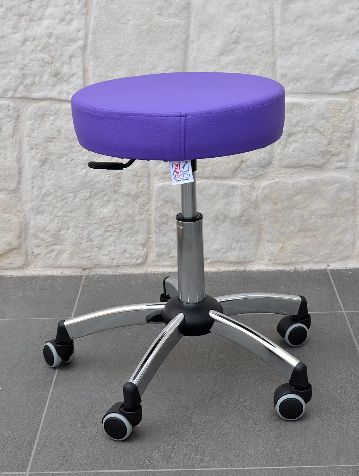 GALIZIA Prjme Sgabello Girevole Centro ESTETICO, STUDIO MEDICO, DENTISTICO E PODOLOGO, Base con Ruote, Regolabile in Altezza con LEVETTA A Gas, Rivestimento in ECOPELLE LAVABILE 100% (VIOLA)
