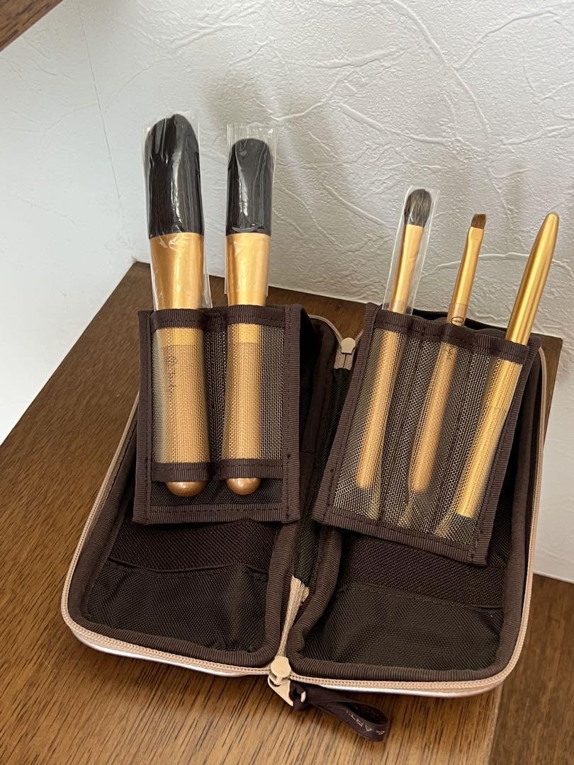 トワニーの化粧品セット(ポーチ付き) トワニーの化粧品セット(ポーチ付き) トワニーの化粧品セット(ポーチ