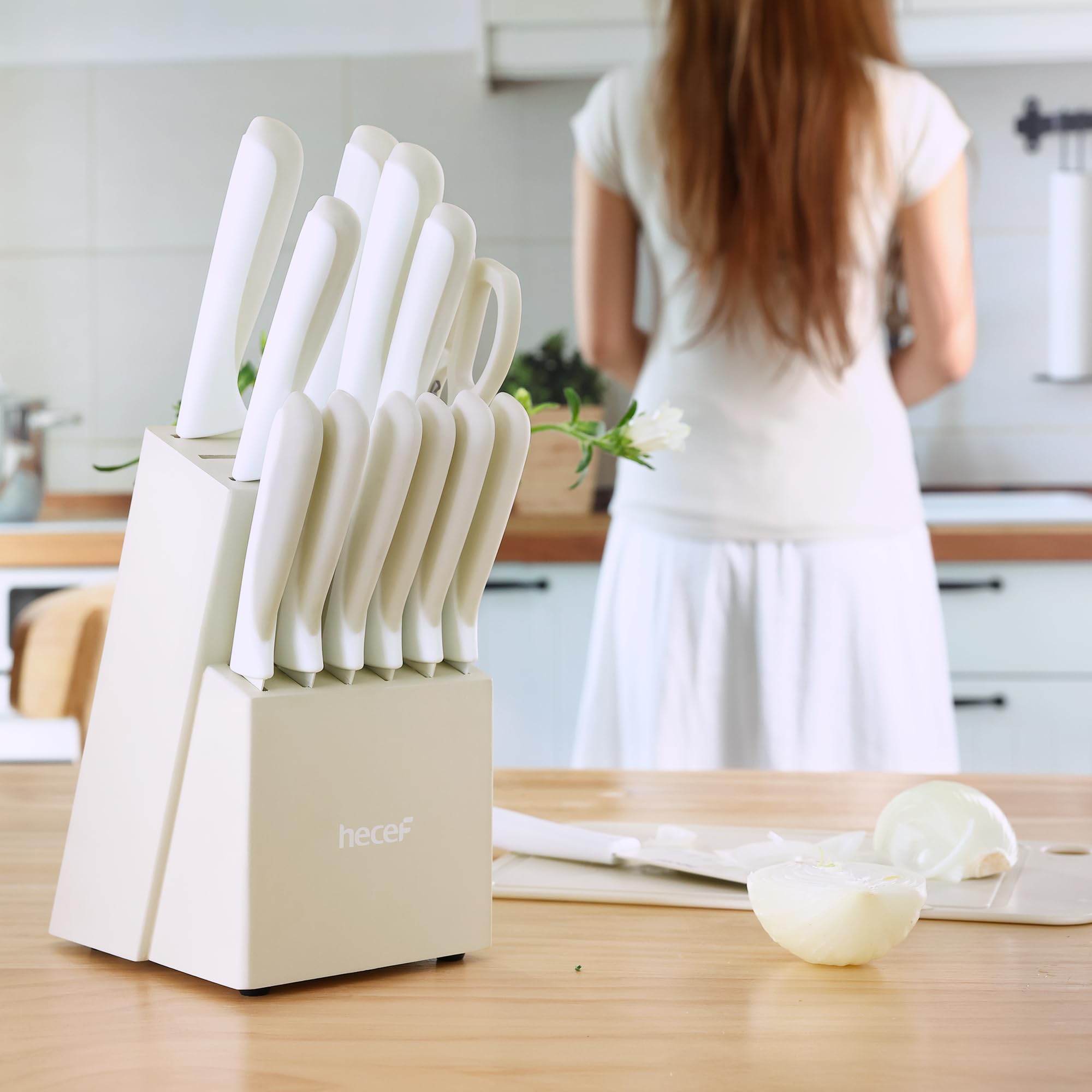 hecef Set de 14 Couteaux de Cuisine avec Bloc Aiguiseur, Revêtement Antiadhésif – Compatibles Lave-vaisselle, Manches Ergonomiques, Gain de Place, Idéal pour Cadeau ou Cuisine Moderne (Crème)