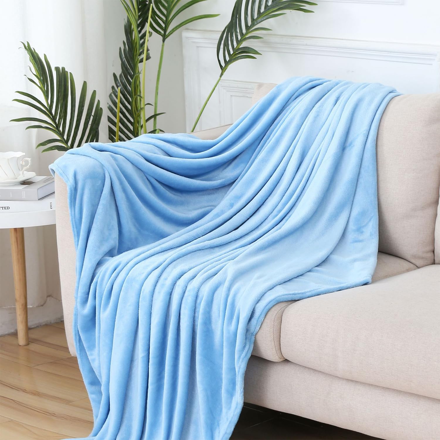 Wlian Luxury Flannel Blanket Single – Ultra Soft Warm Cosy Throw for Sofa & Bed, Anti-Allergy Lightweight Blanket, Versatile Indoor Outdoor Use, 150x200cm, Skyblue